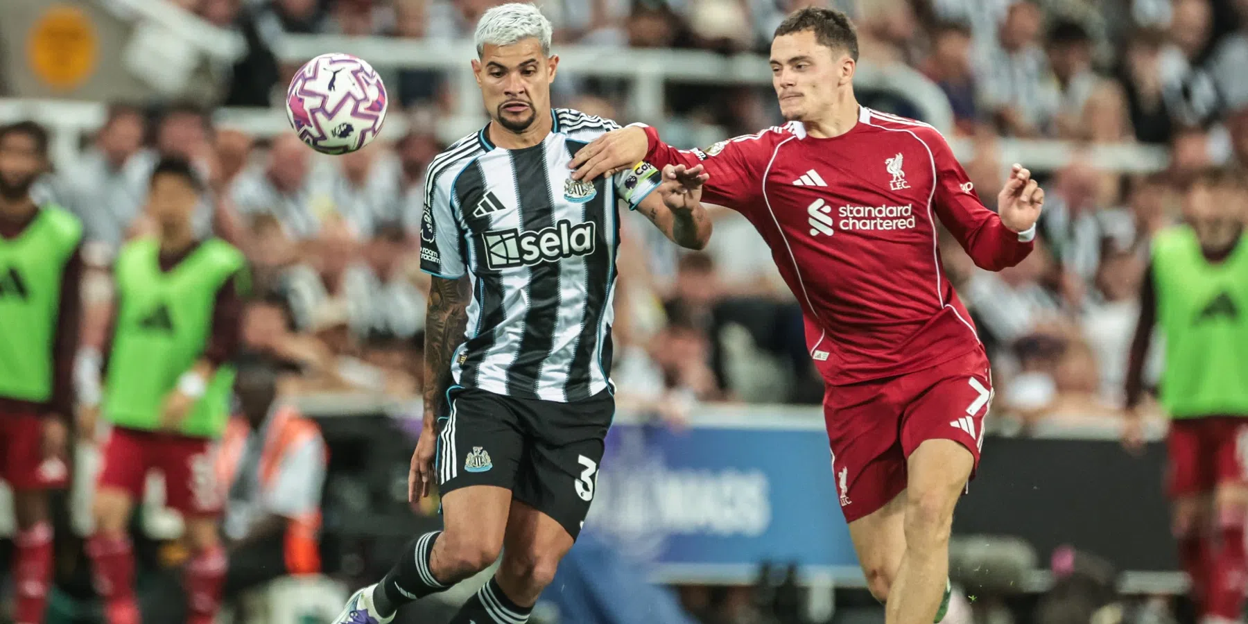 Slot dankt tiensensatie Ngumoha na knotsgek voetbalgevecht tegen Newcastle