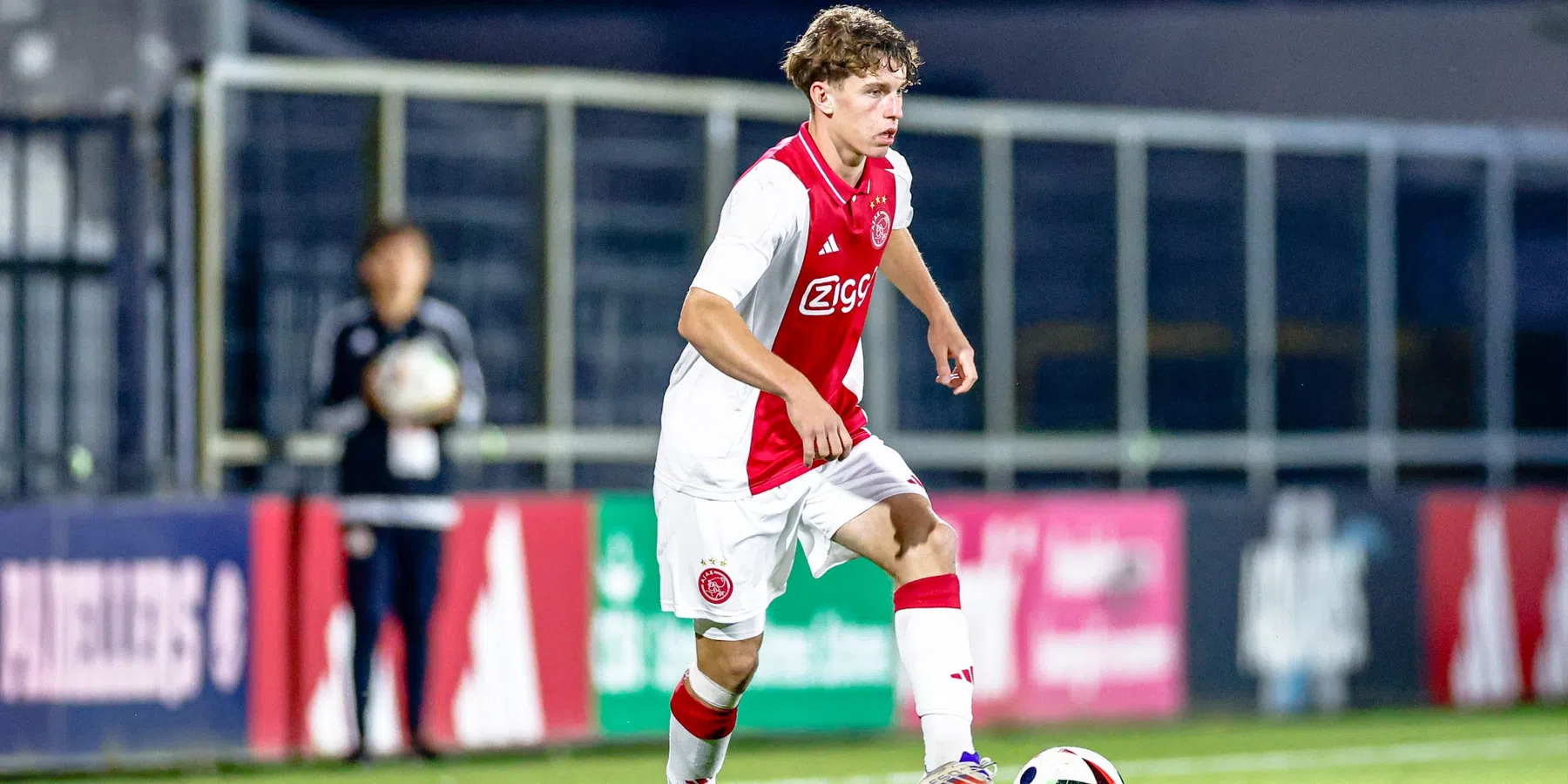 'Ajax en PEC Zwolle doen zaken: talentvolle aanvaller op huurbasis naar Overijsel'