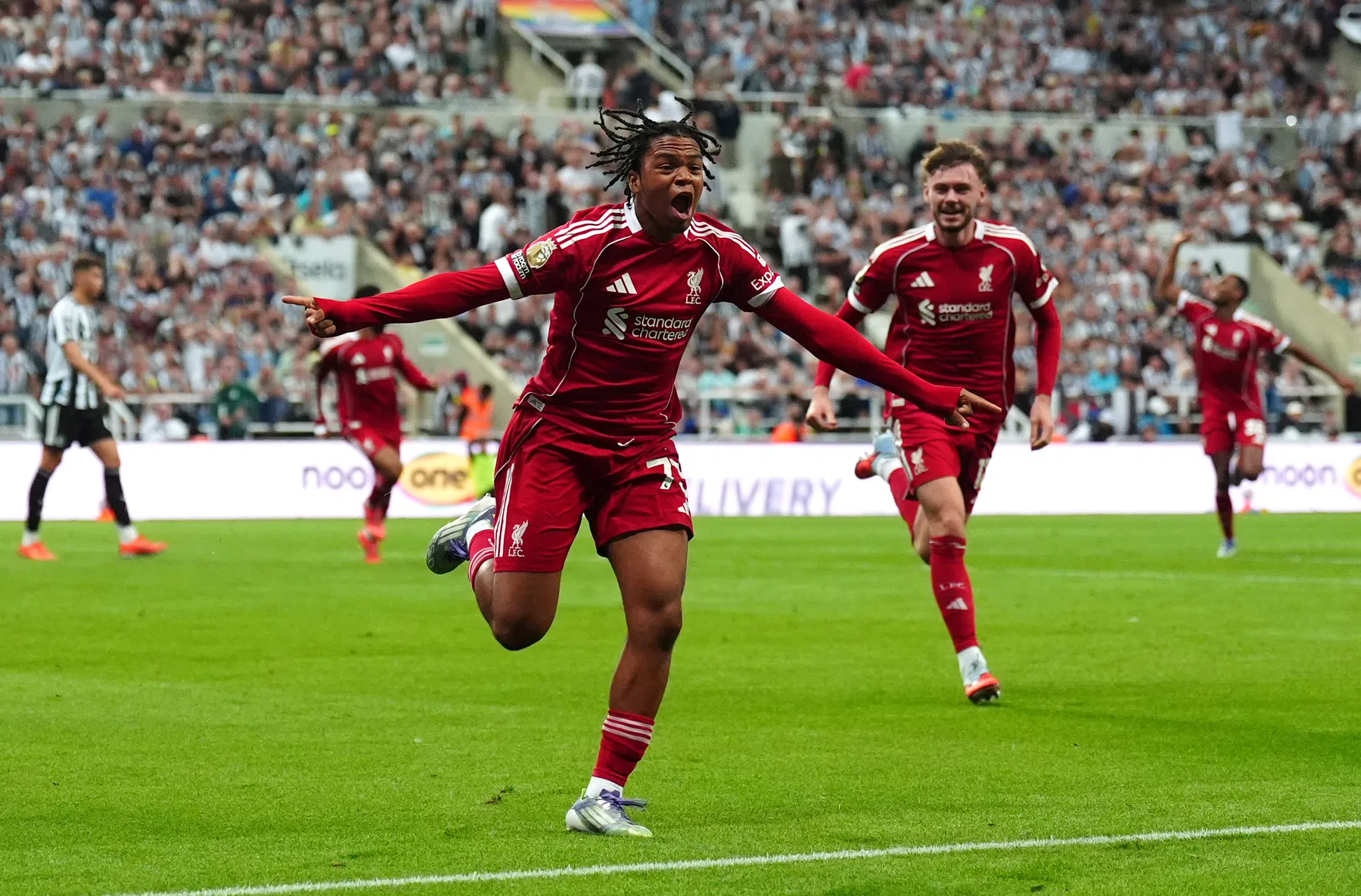 Wie is Rio Ngumoha, Liverpool's zestienjarige matchwinner? | VoetbalNieuws