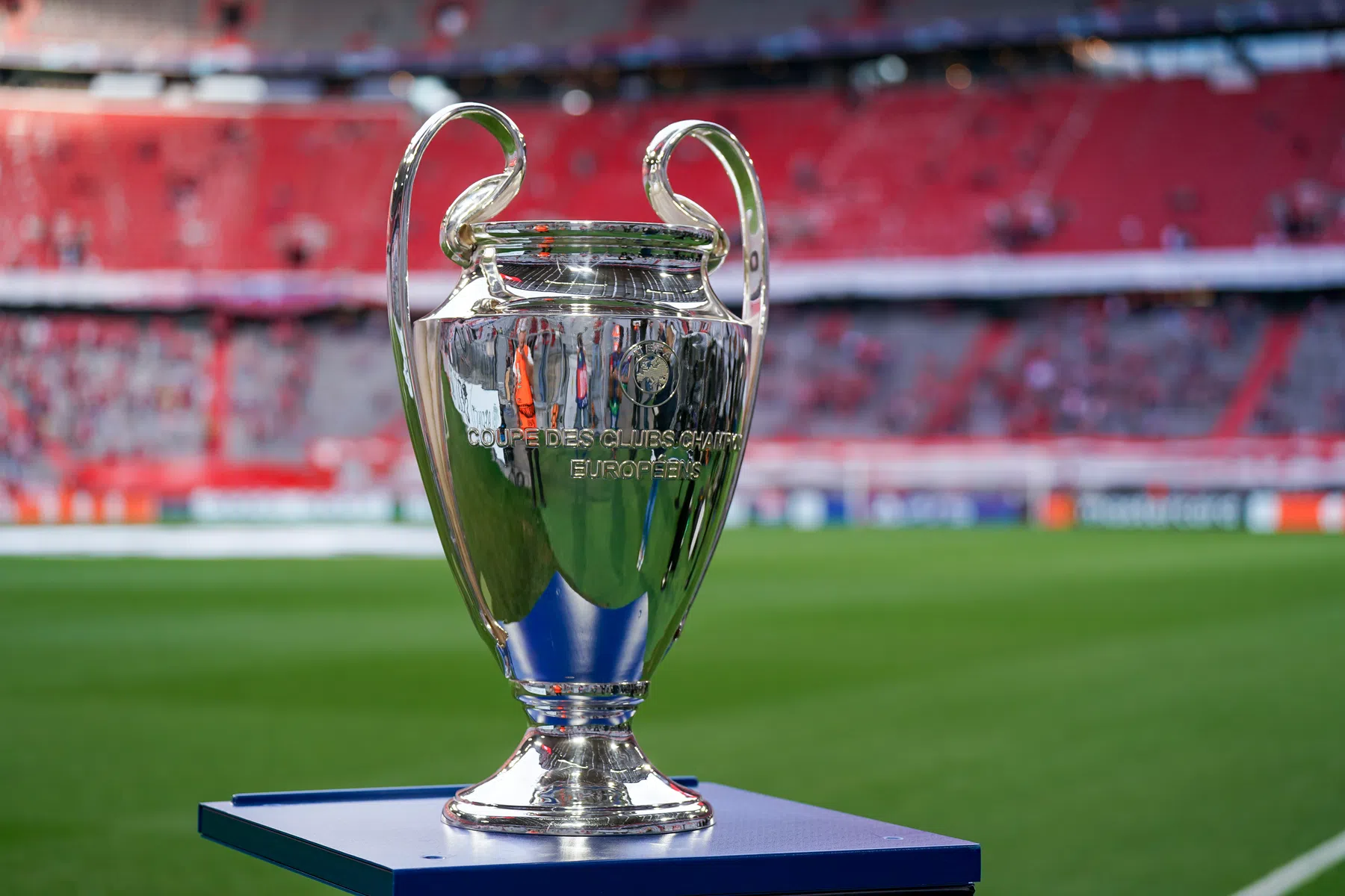 Ajax krijgt meer startgeld dan PSV in de Champions League | VoetbalNieuws