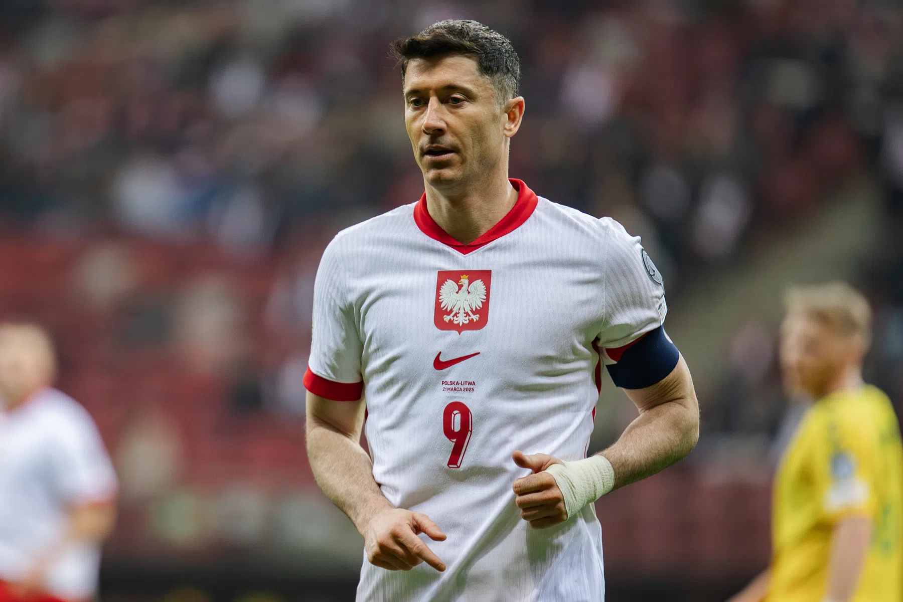 Lewandowski keert terug bij Polen na conflict: aanvoerdersband terug | VN