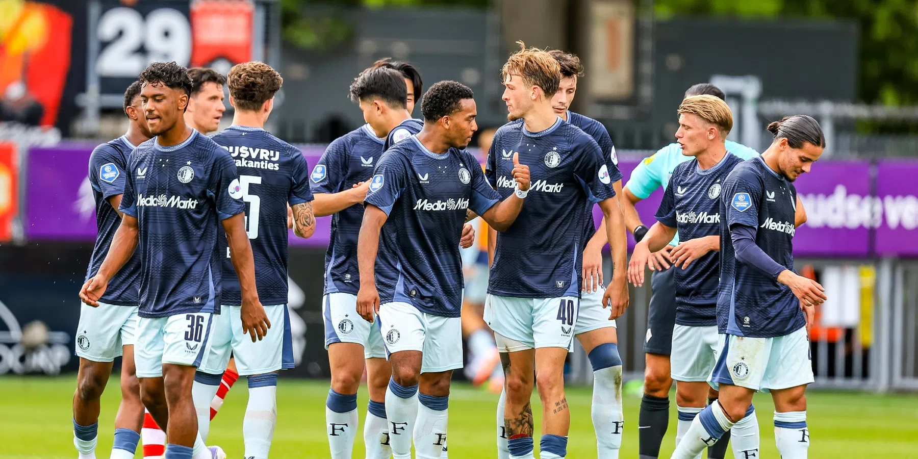 Krantenoverzicht: 'Ajax lijkt op promovendus, Feyenoord winnaar van het weekend'