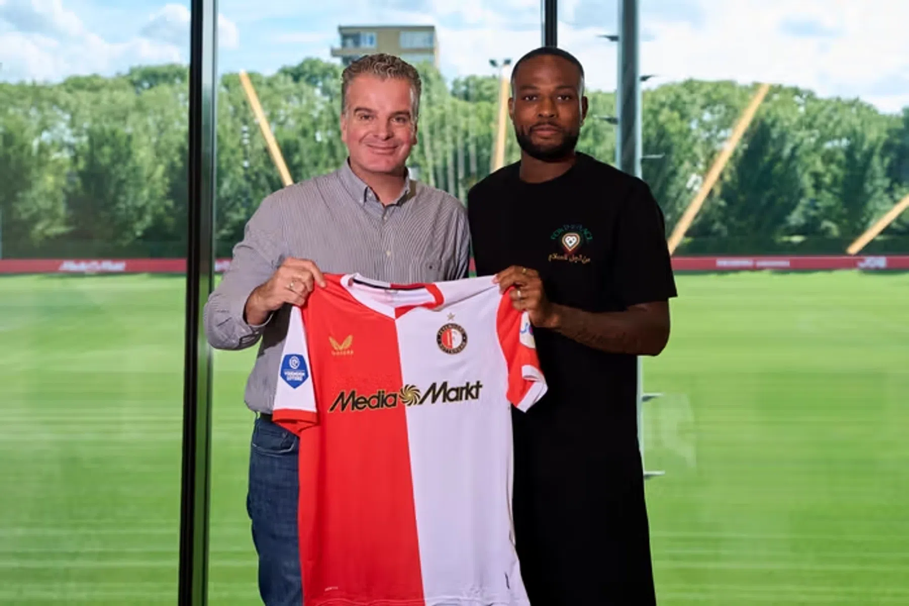 Larin gepresenteerd bij Feyenoord: “Ik wil leren van Van Persie” | VoetbalNieuws