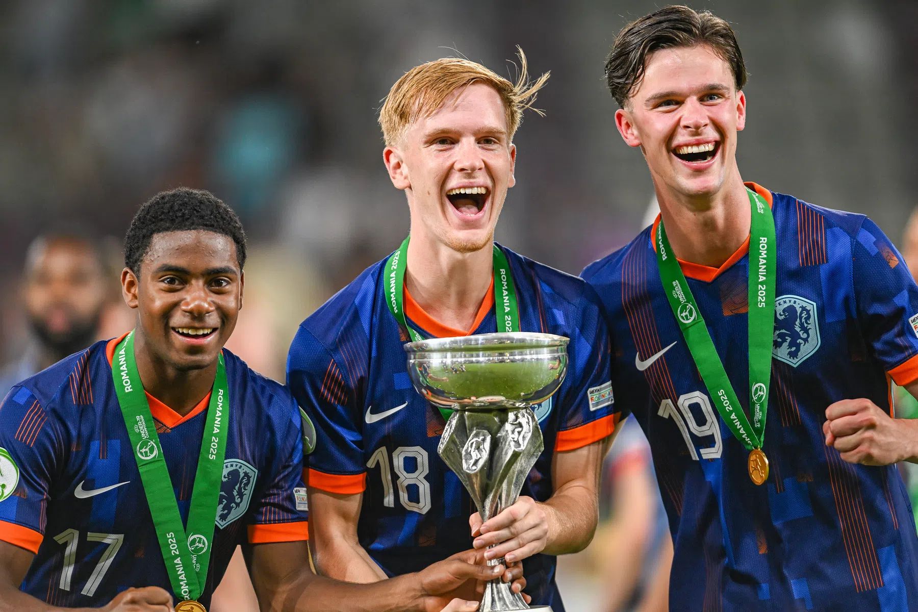 Ajax vangt bot bij FC Twente voor Rots ondanks Fitz-Jim-ruildeal | VoetbalNieuws