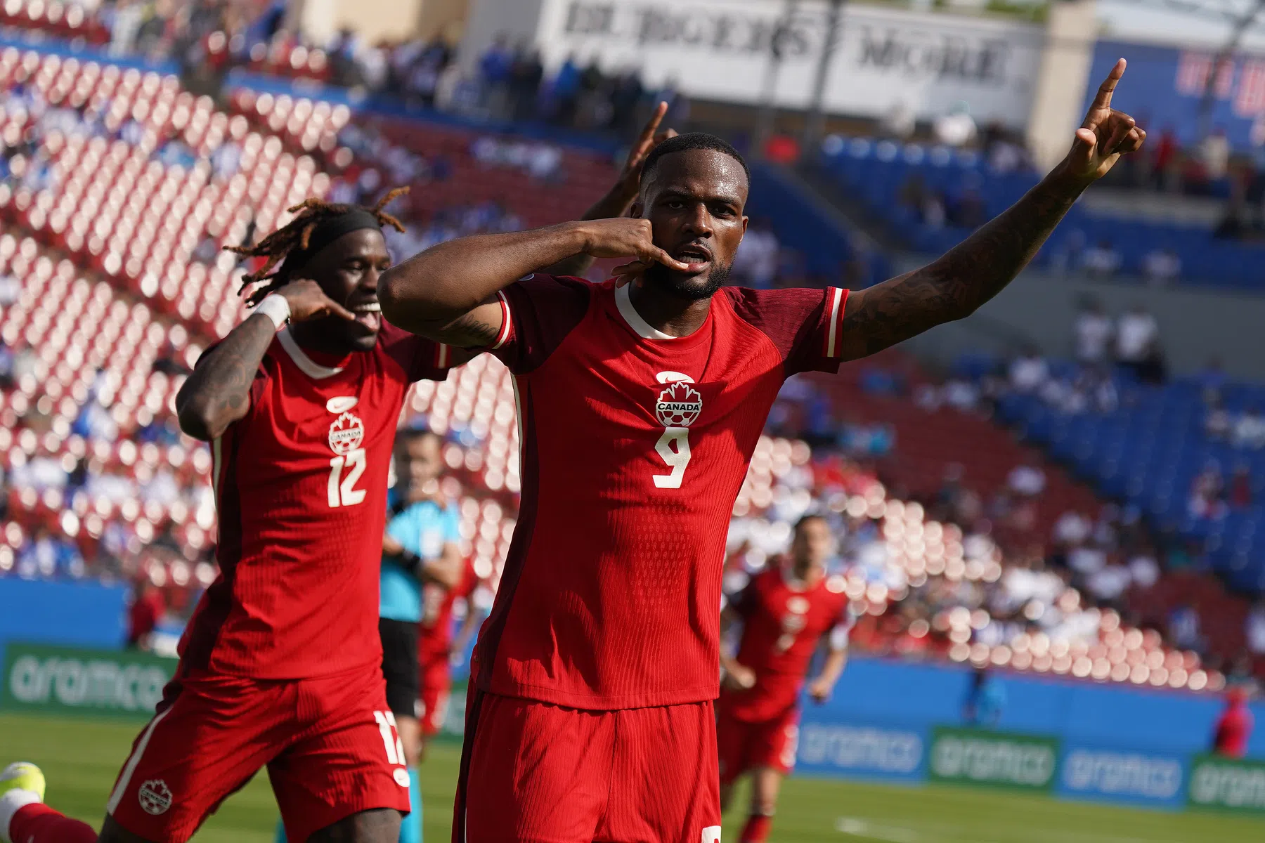 Officieel: Feyenoord huurt spits Cyle Larin van Mallorca met koopoptie | VN