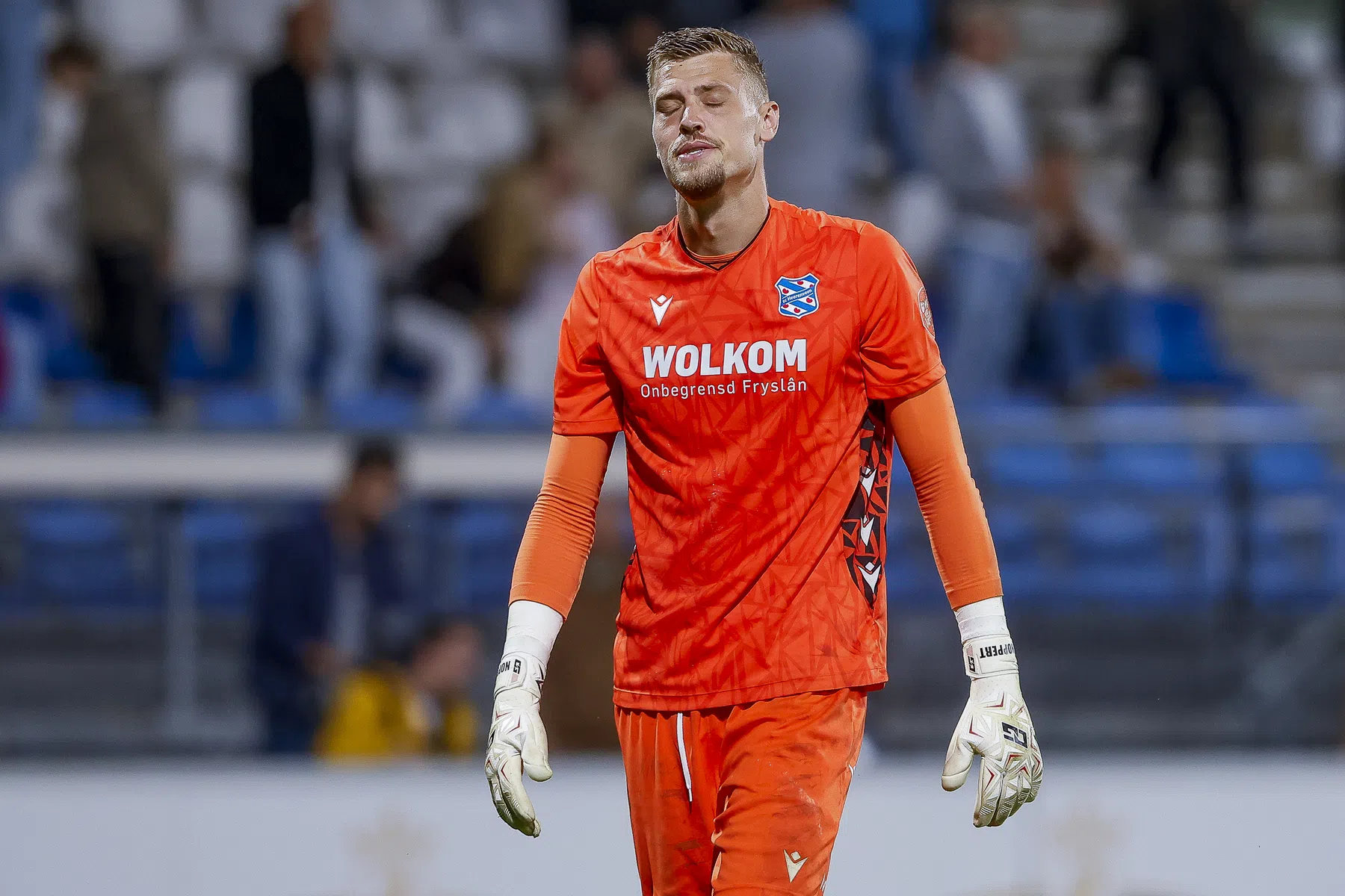 Noppert verliest basisplaats bij SC Heerenveen aan Klaverboer | VoetbalNieuws