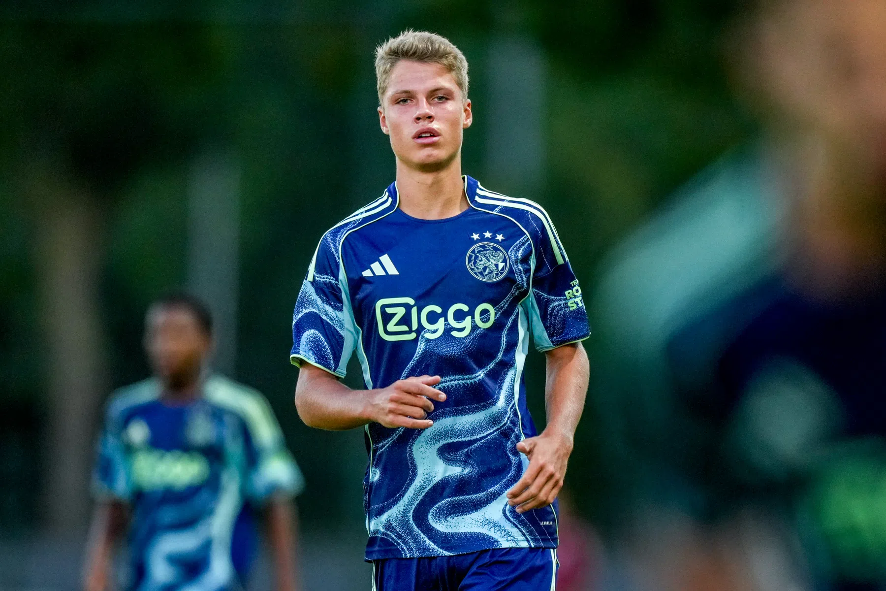 Gelekte foto: Sean Steur in Volendam-shirt, maar transfer gaat niet door | VN