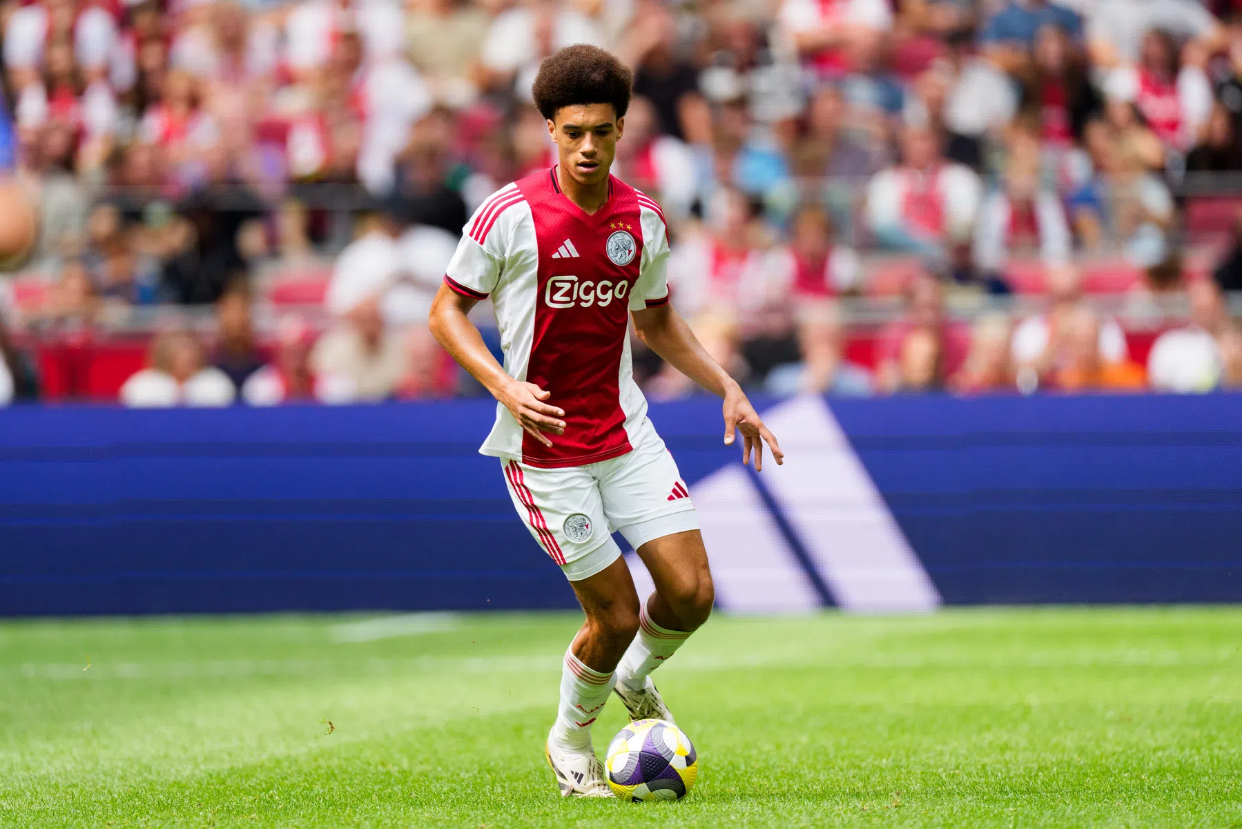 Ajax wil contract Aaron Bouwman verlengen na sterke ontwikkeling | VoetbalNieuws