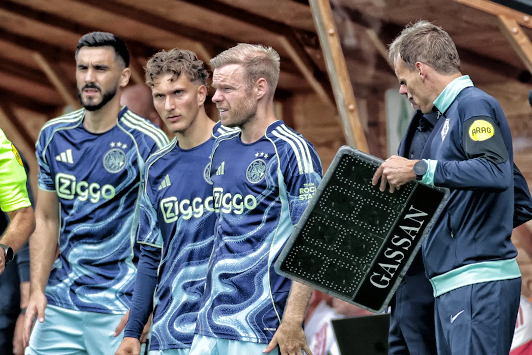 Ajax weigert bod van 15 miljoen van Besiktas op Mika Godts | VoetbalNieuws