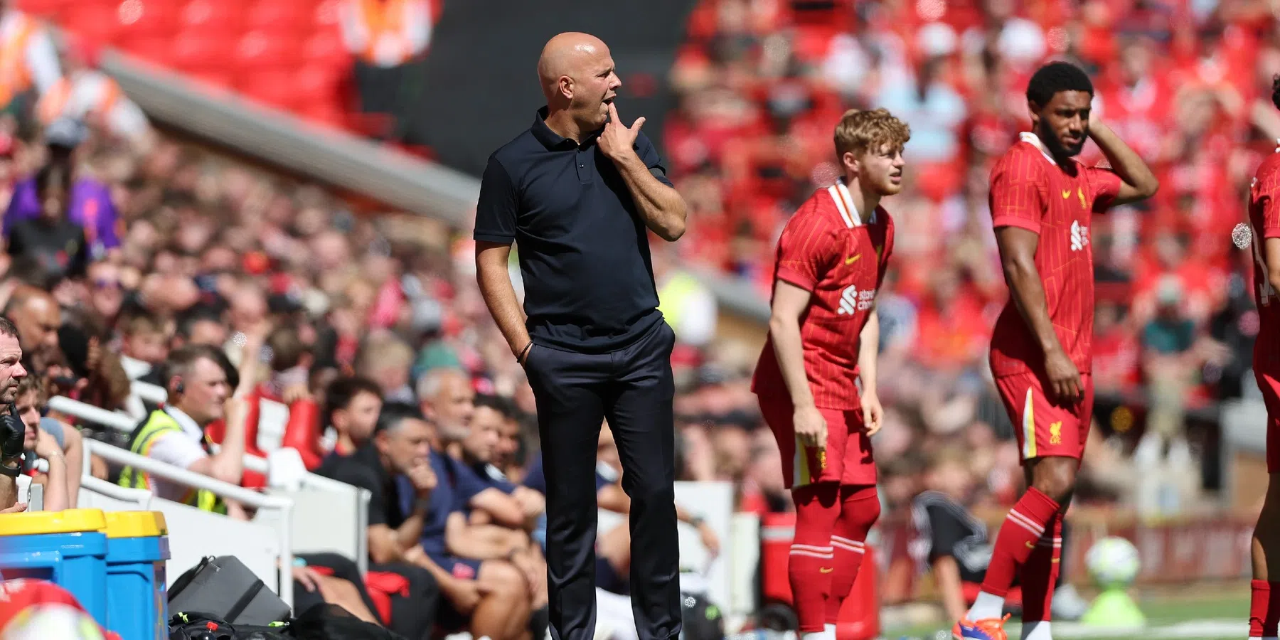 Slot pakt eerste prijs van het seizoen: Liverpool-trainer ontvangt onderscheiding