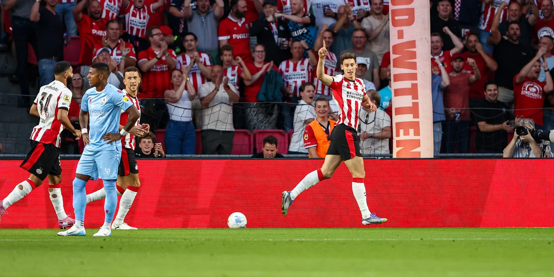 Van Bommel ziet seizoen bij PSV als verloren na zware blessure | VN