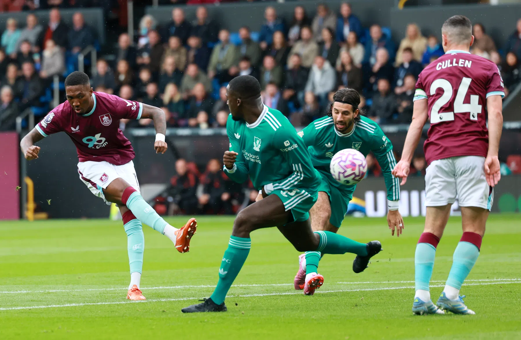 Liverpool blijft foutloos: Salah beslist Burnley-duel in blessuretijd | VN