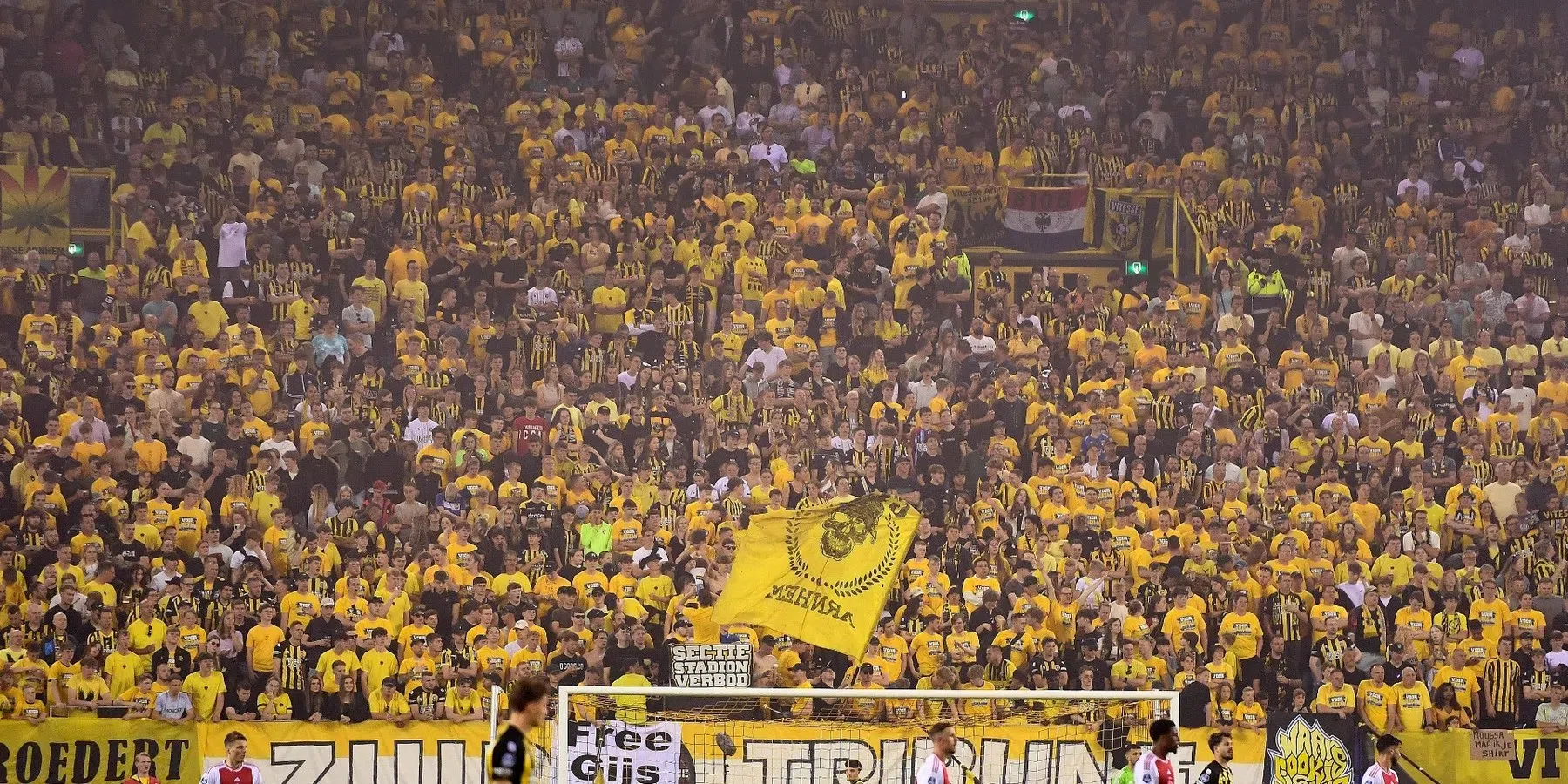 Vitesse presenteert Airborne-tenue ter ere van Slag om Arnhem | VoetbalNieuws