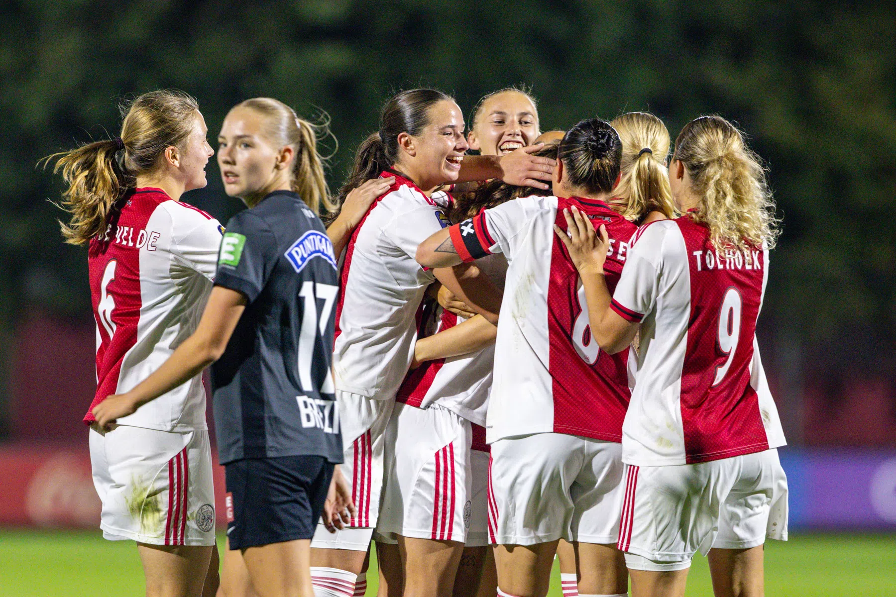 Ajax Vrouwen moeiteloos langs Sturm Graz in Europa Cup | VoetbalNieuws