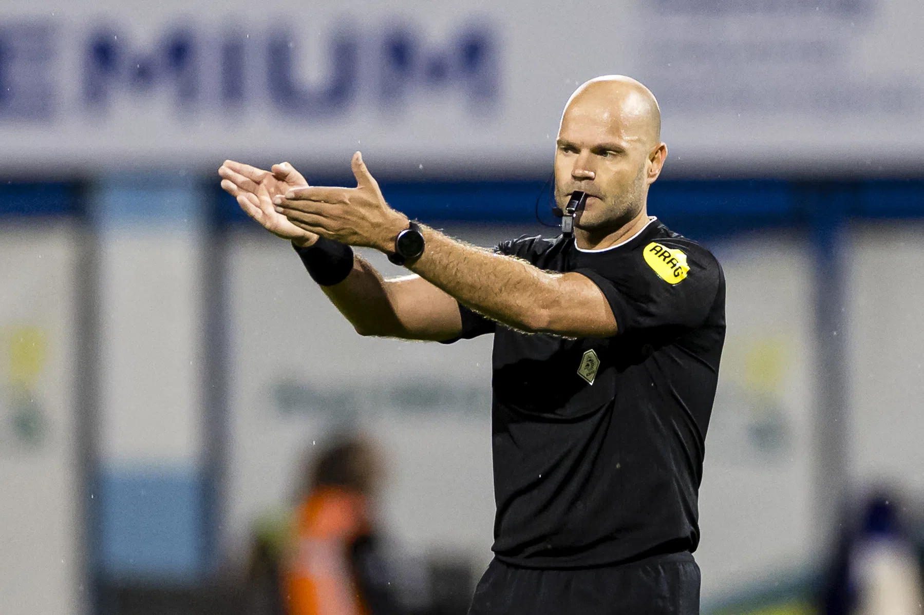 Scheidsrechter biedt excuses aan Willem II aan na fout | VoetbalNieuws
