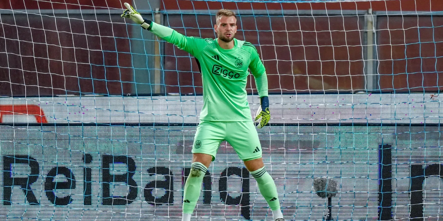 Ajax-doelman Jaros duidelijk over ambities: 'Dat is de droom, dat is het doel'