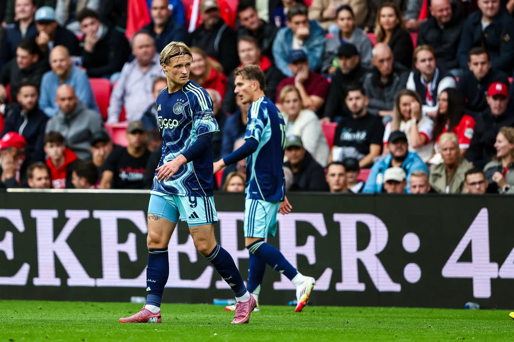 Dolberg opnieuw geblesseerd, Gloukh redt Ajax als spits | VoetbalNieuws