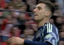 Thumbnail for article: Zien: Gloukh scoort zijn eerste Ajax-treffer en redt punt in De Topper