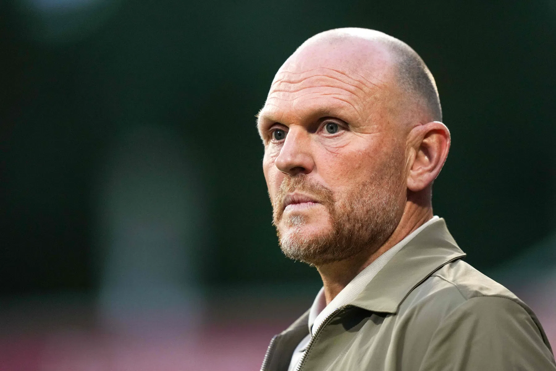 Overzicht vetrokken trainers Eredivisie en KKD seizoen 2025/26 | VoetbalNieuws