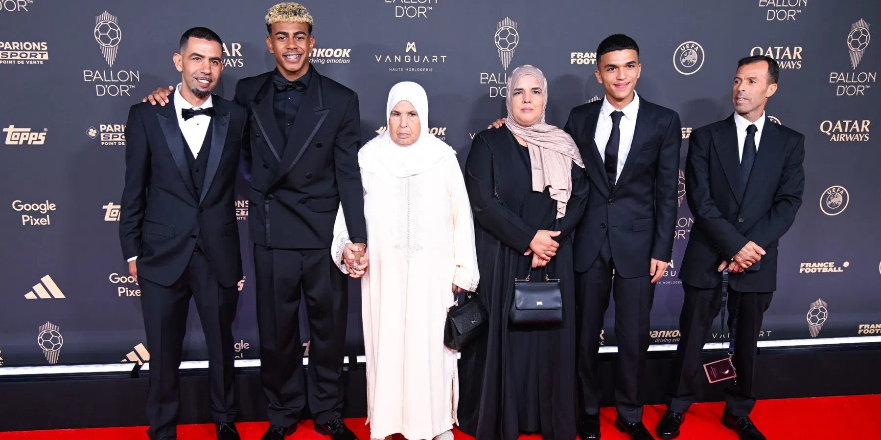 Vader Yamal zet vraagtekens bij Ballon d'Or-winst Dembélé: 'Iets geks gebeurd'