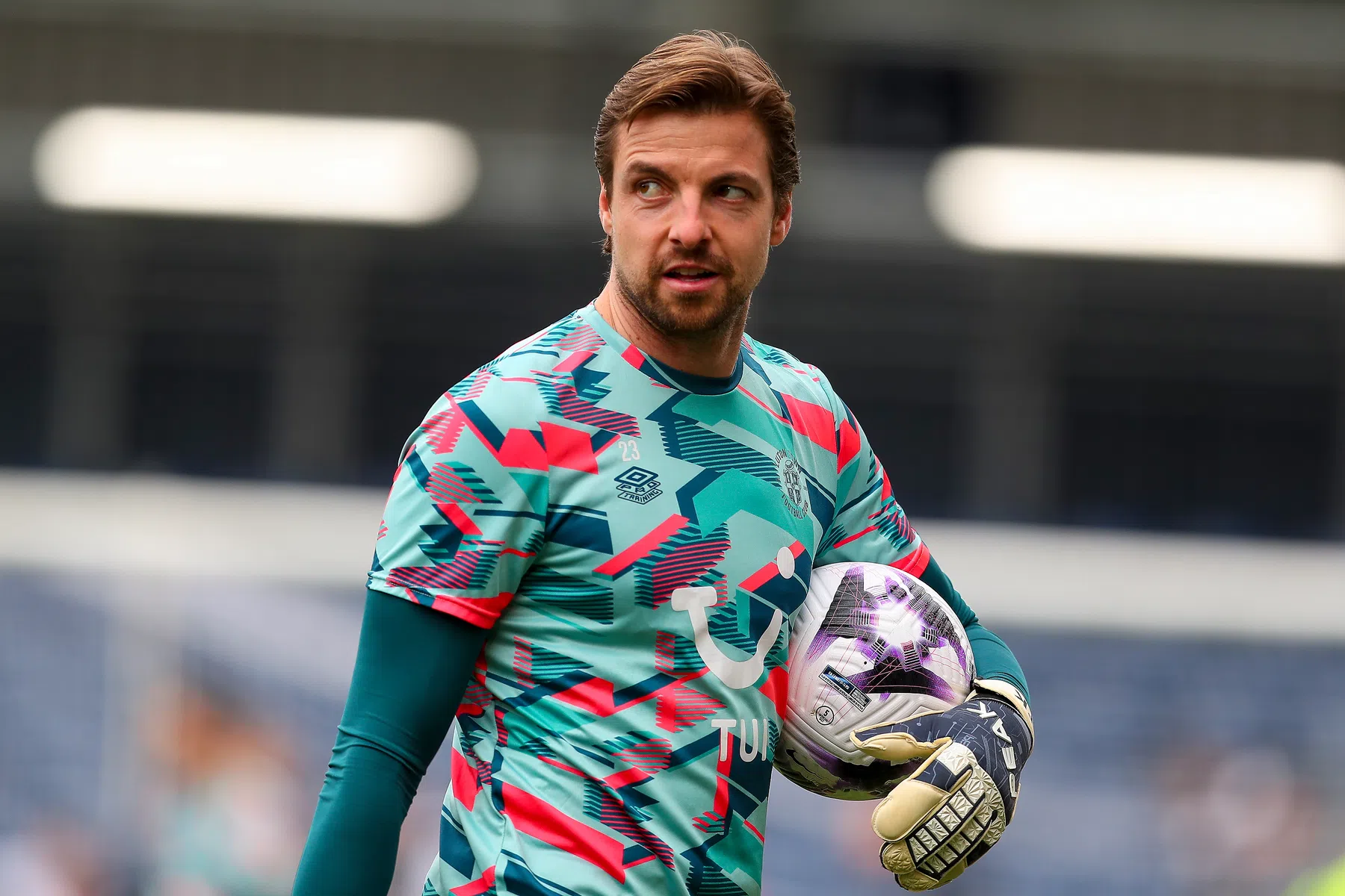 Voormalig Oranje-doelman Tim Krul stopt per direct | VoetbalNieuws