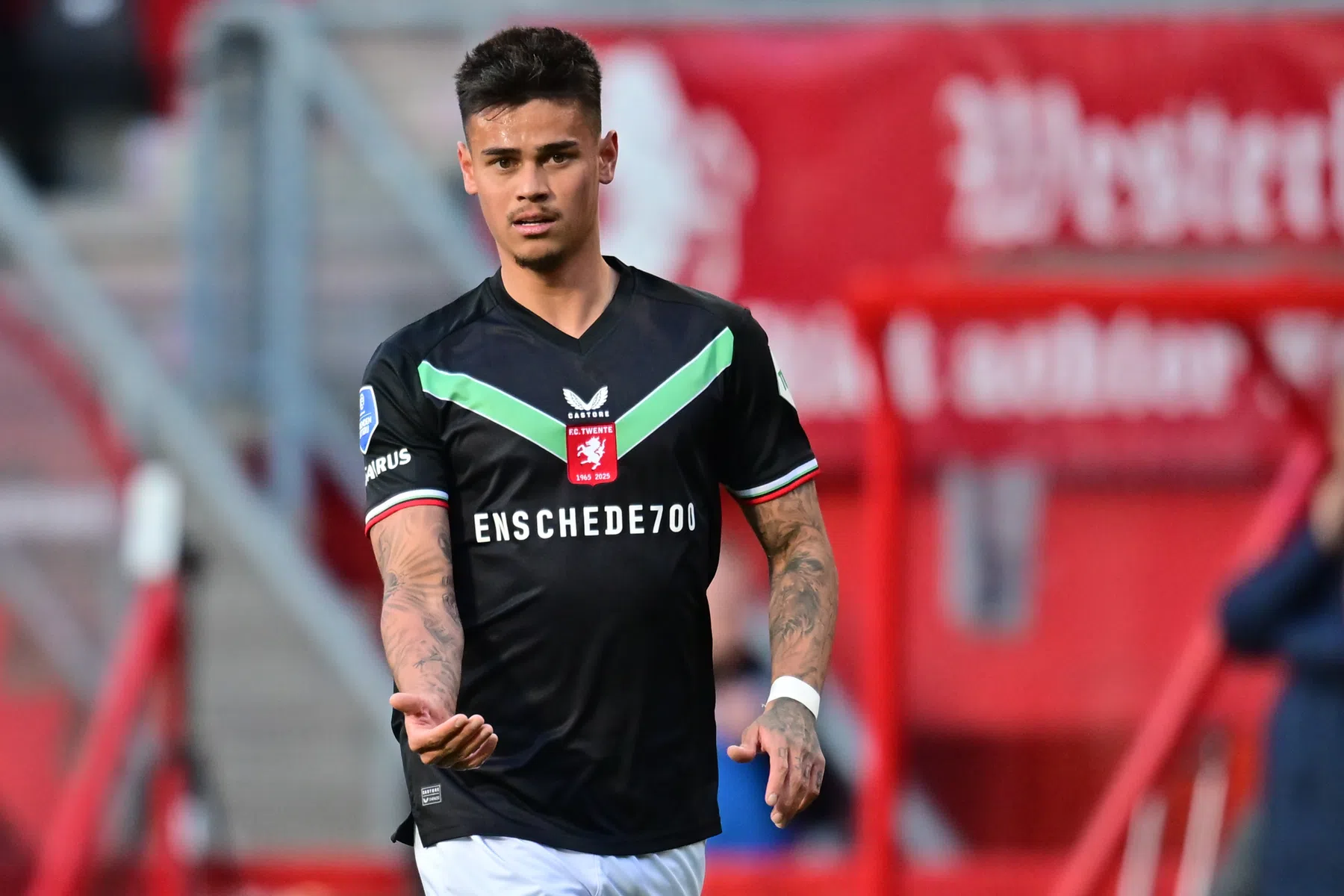 Hilgers uitgesloten bij Twente: spelersvakbonden dreigen | VoetbalNieuws