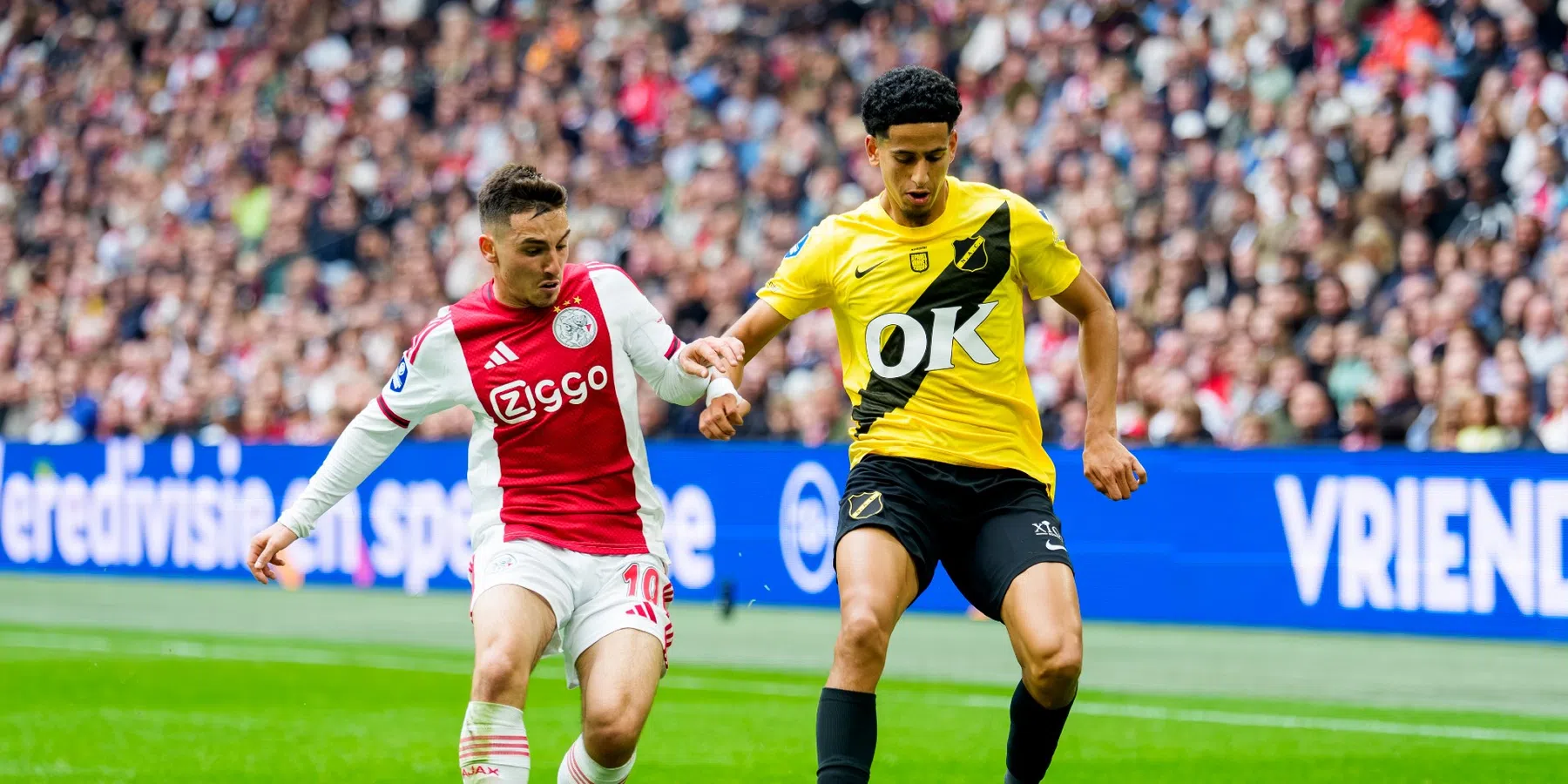 Ajax overleeft rampzalige eerste helft en wint nipt van ongelukkig NAC