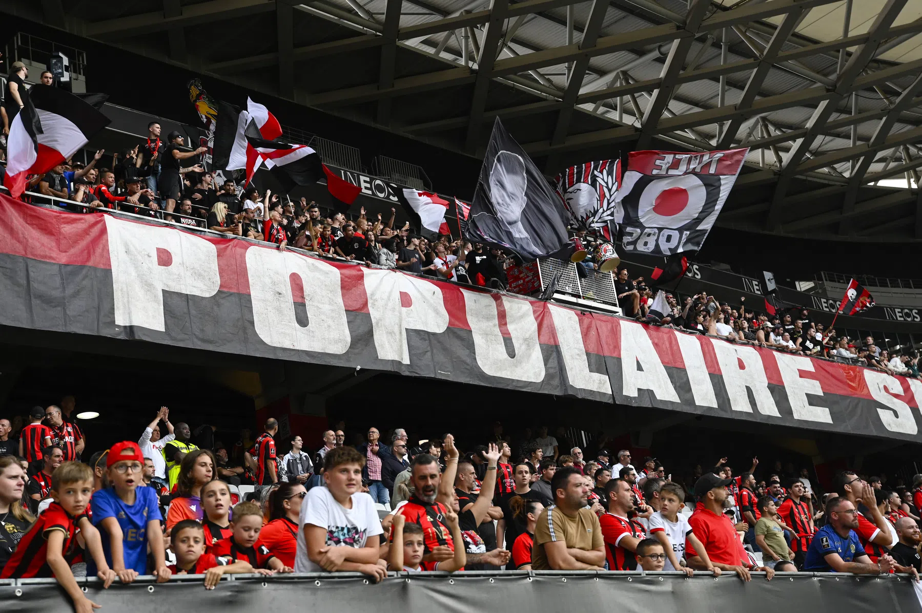 Nice – Paris FC stilgelegd na homofobe spreekkoren | VoetbalNieuws