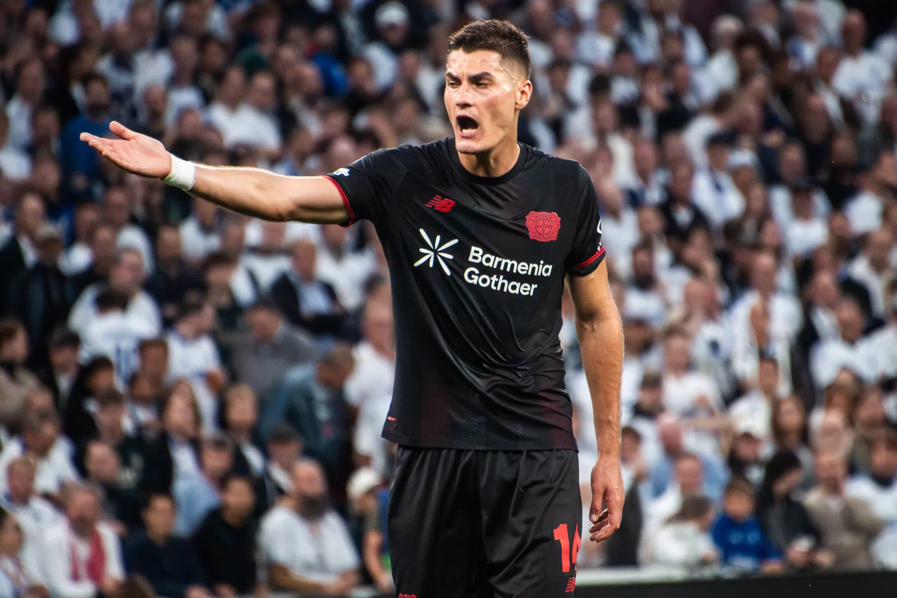 Schick mist CL-duel met PSV door dijbeenblessure | VoetbalNieuws