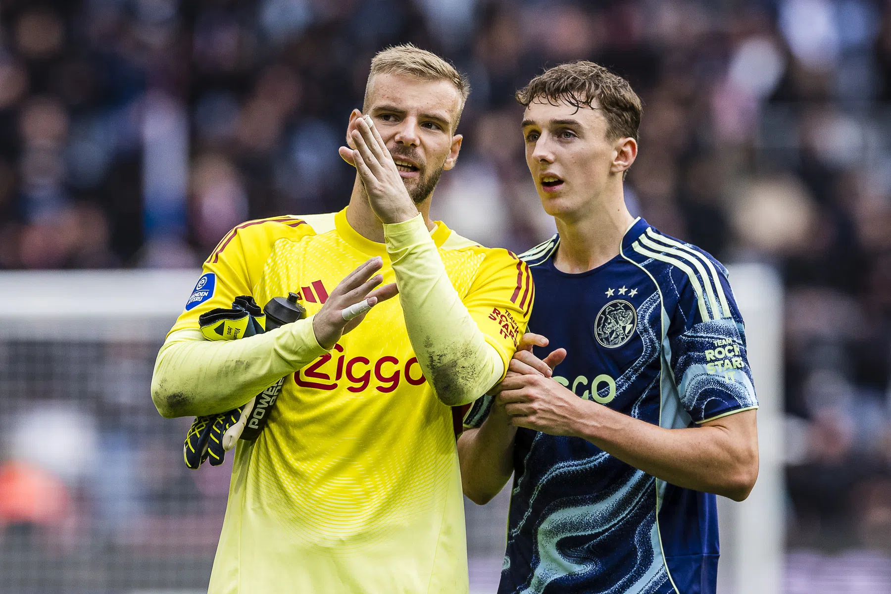 Ajax zonder Weghorst, Dolberg en McConnell naar Marseille | VoetbalNieuws