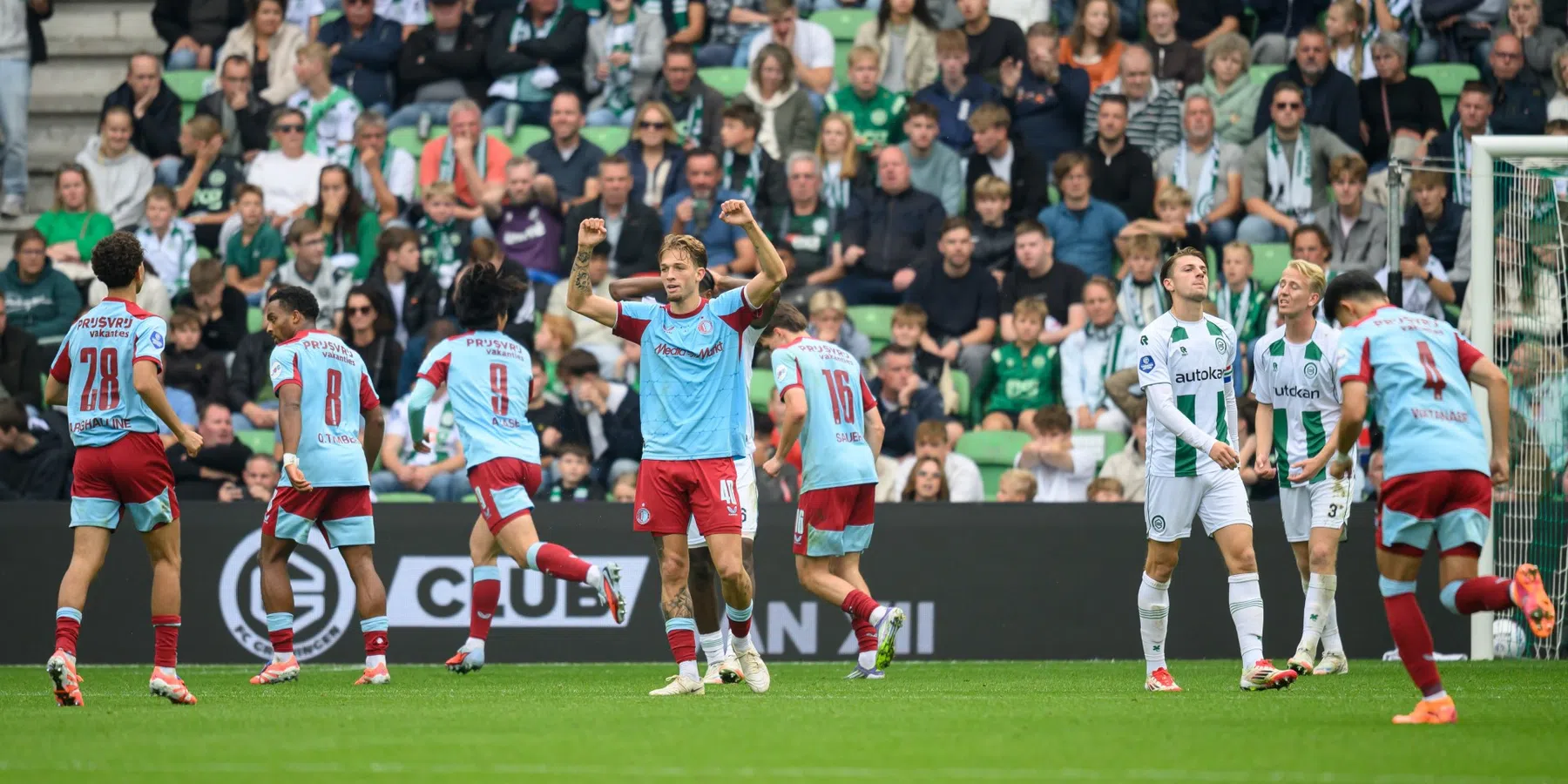 Nederlandse kranten: 'PSV worstelt, Ajax ontsnapt wederom, Feyenoord oogt stabiel'