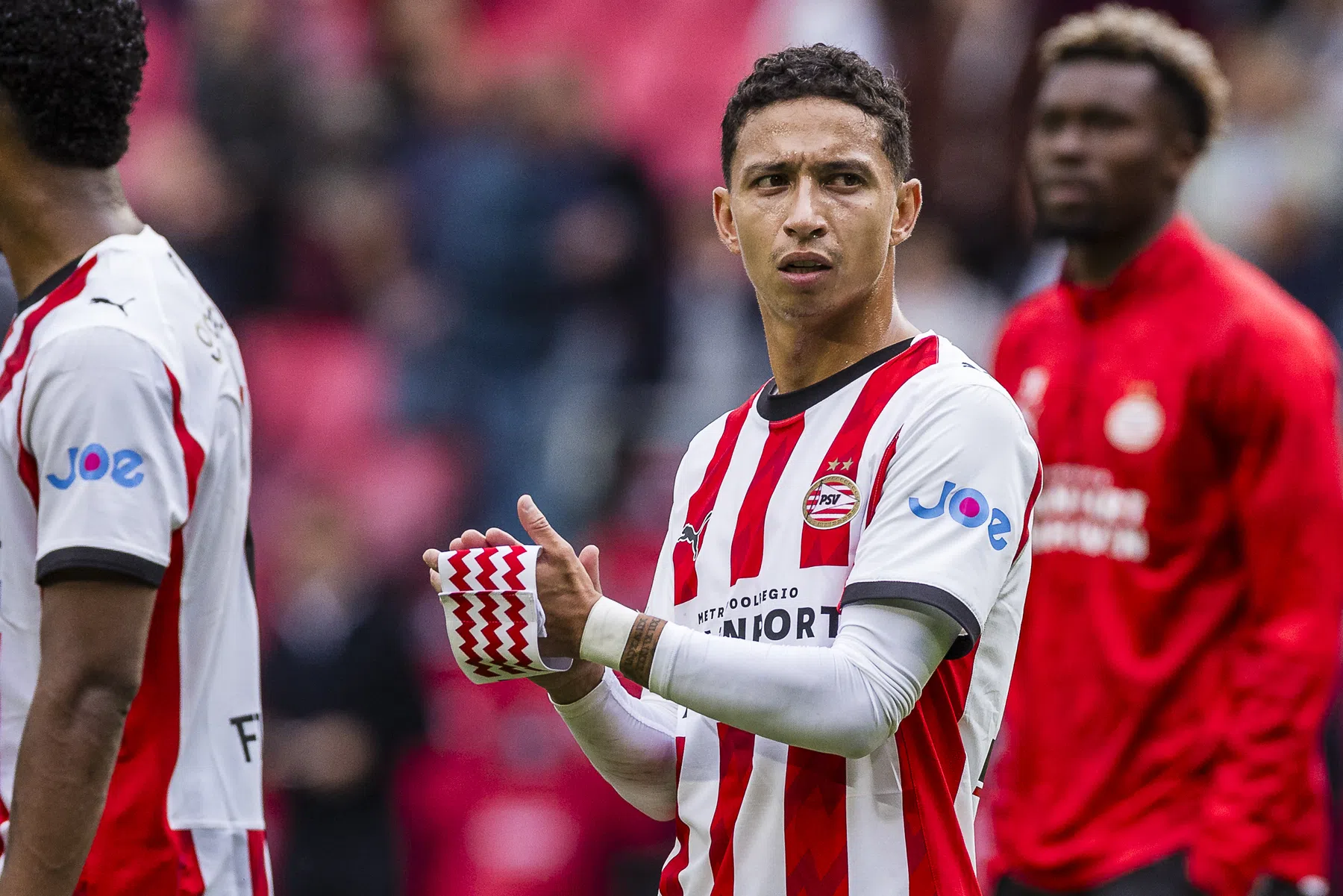 Mauro Júnior verlengt contract bij PSV tot 2029 en voelt zich thuis | VN