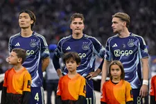 Thumbnail for article: Ochtendkranten: Ajax is kip zonder kop, kleuterklas en positie Heitinga onder druk