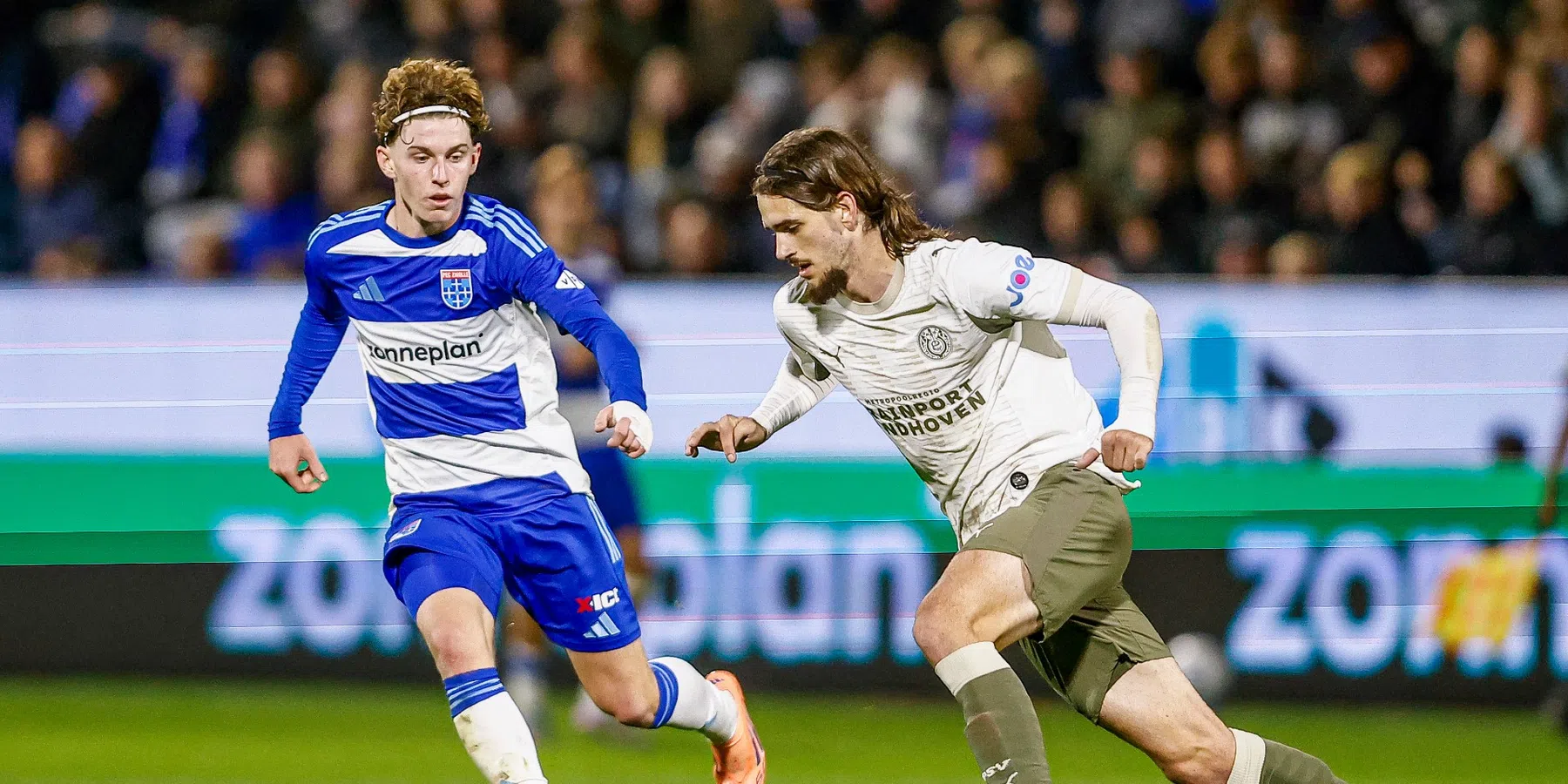 PSV overtuigt in Zwolle en voegt zich tijdelijk naast Feyenoord als koploper