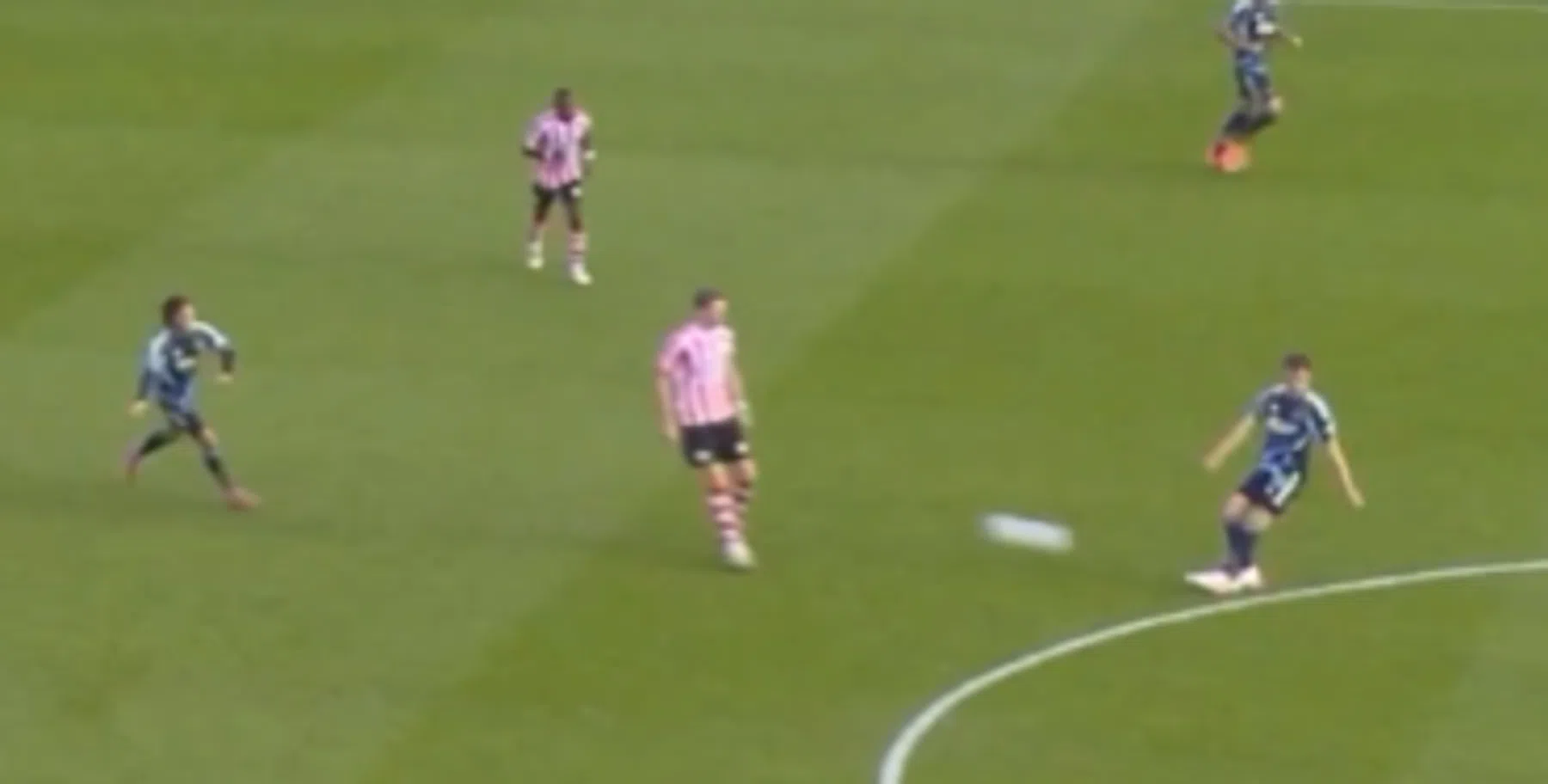 Ajax deelt eerste tik uit: prachtige paas Baas leidt tot goal tegen Sparta