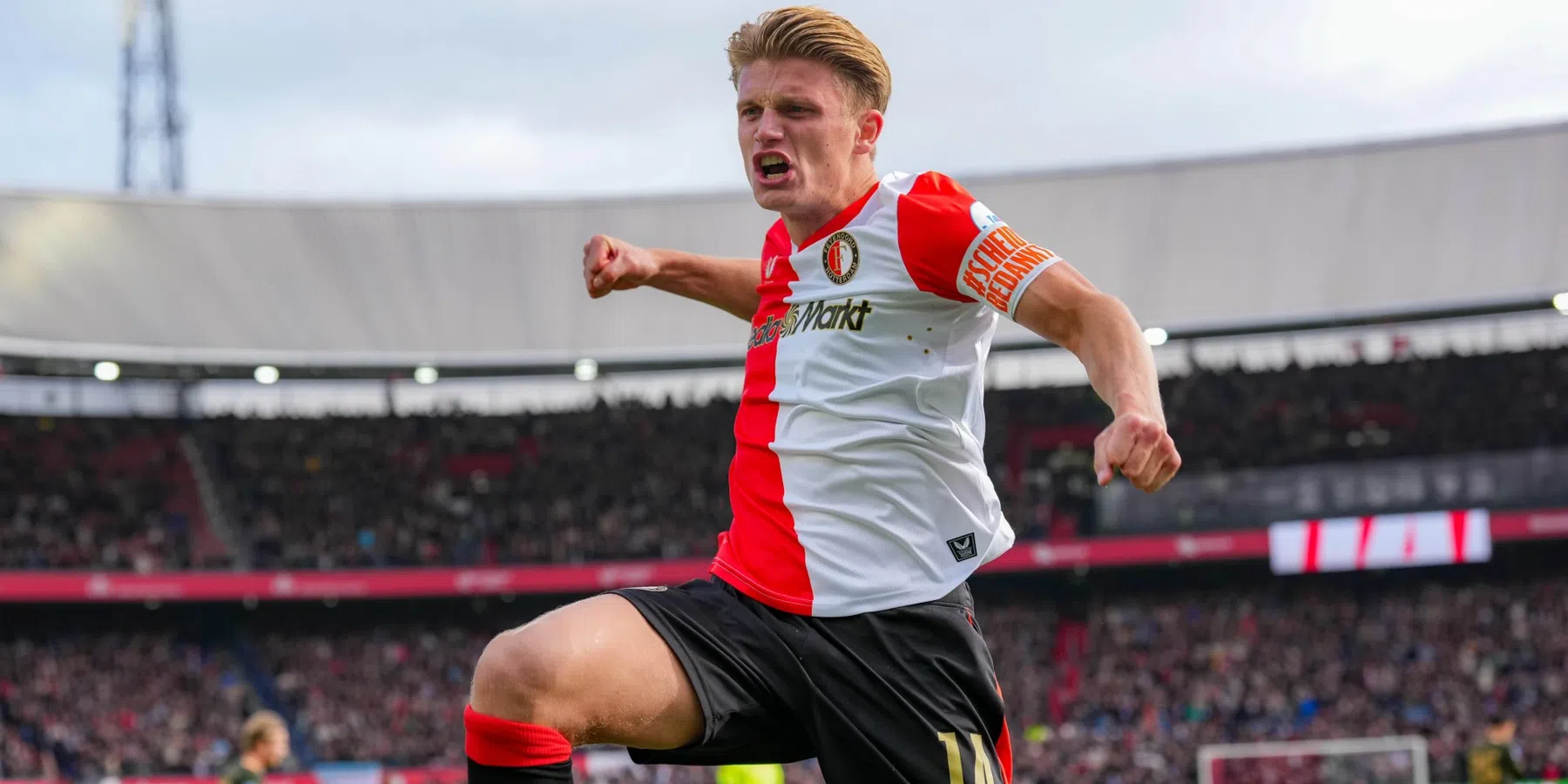 Feyenoord komt met de schrik vrij tegen Utrecht en dankt goudhaan Ueda 