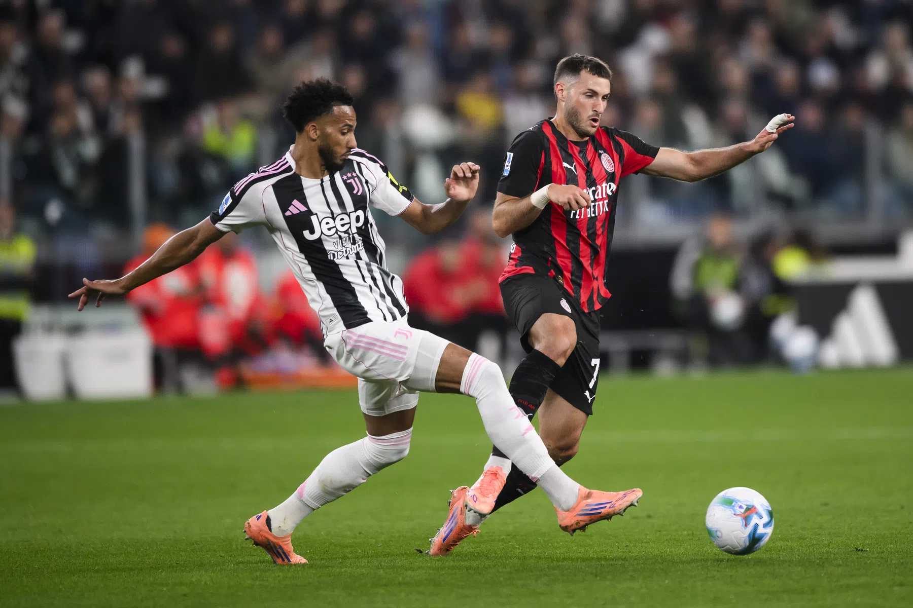 Juventus en AC Milan houden elkaar in evenwicht na gemiste penalty Pulisic | VN