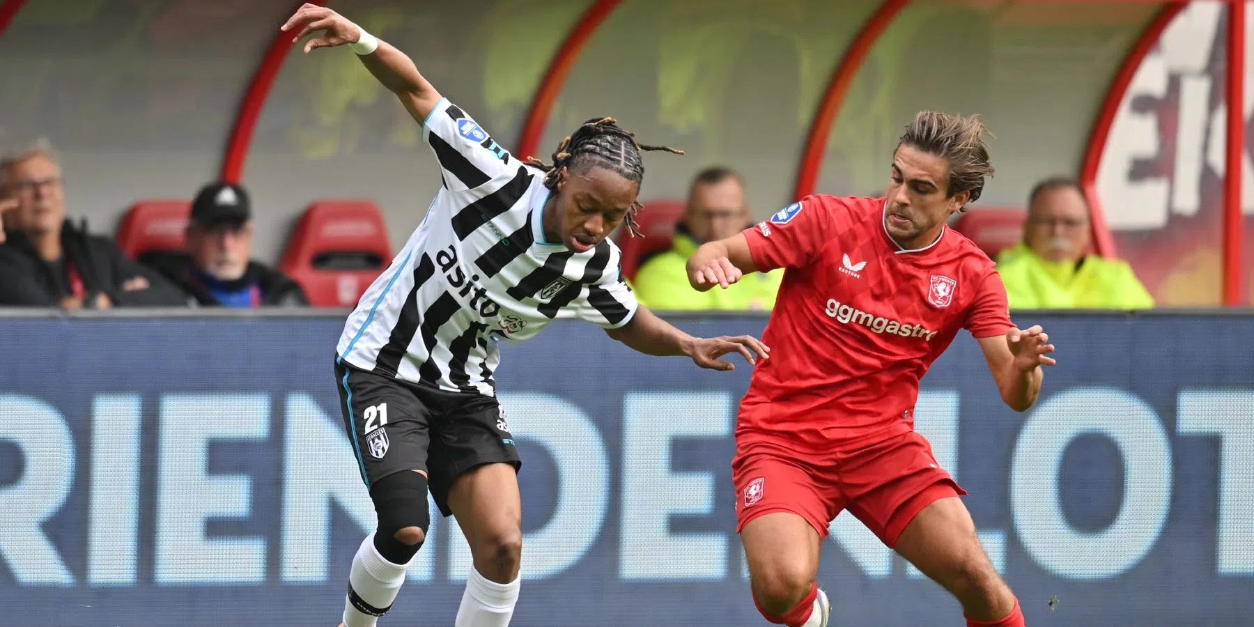Twente krijgt goed nieuws uit Zeist: KNVB seponeert rode kaart Van Rooij