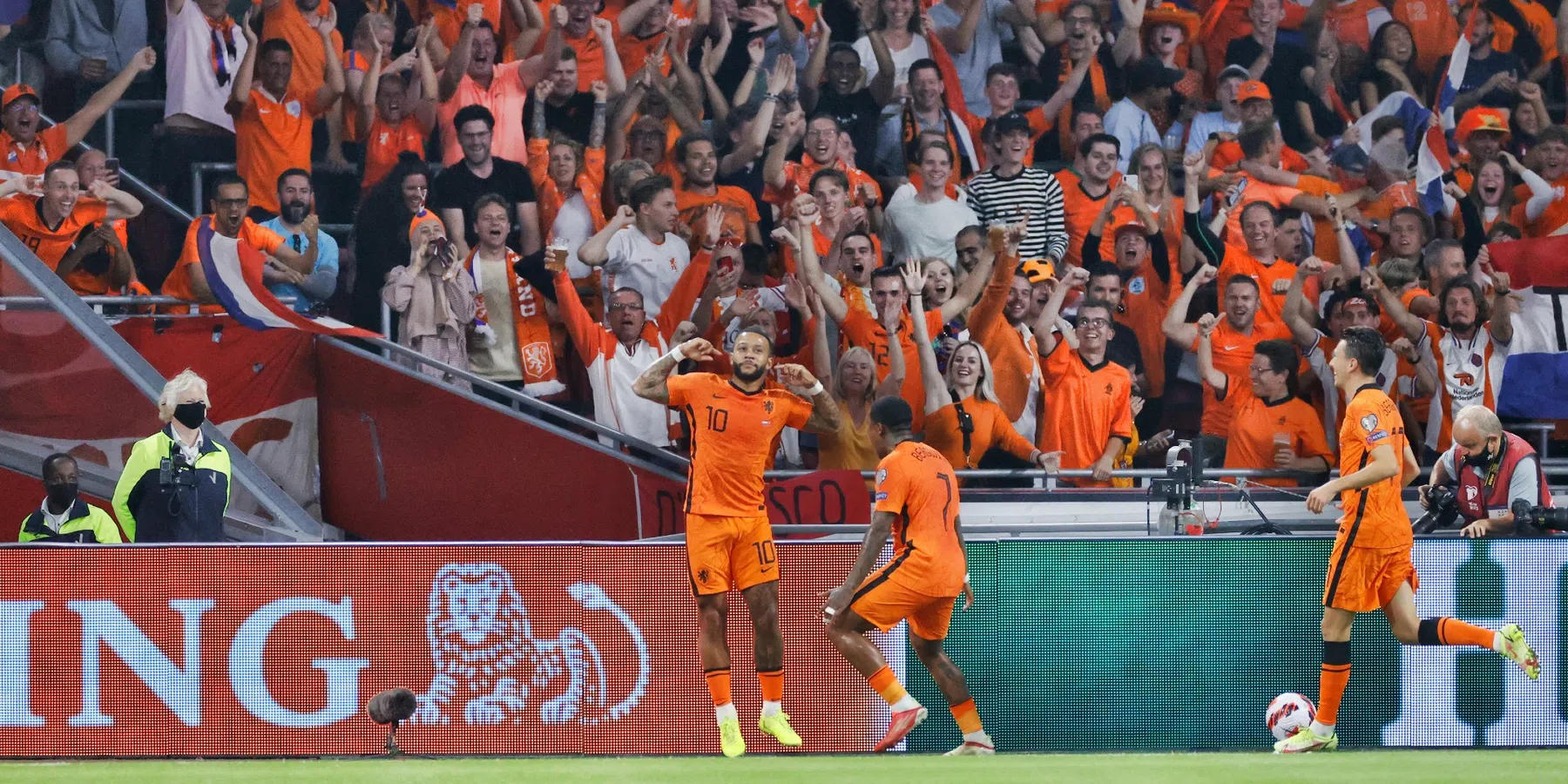 Koeman moet plannen met Memphis wijzigen: 'Hij zal niet starten'