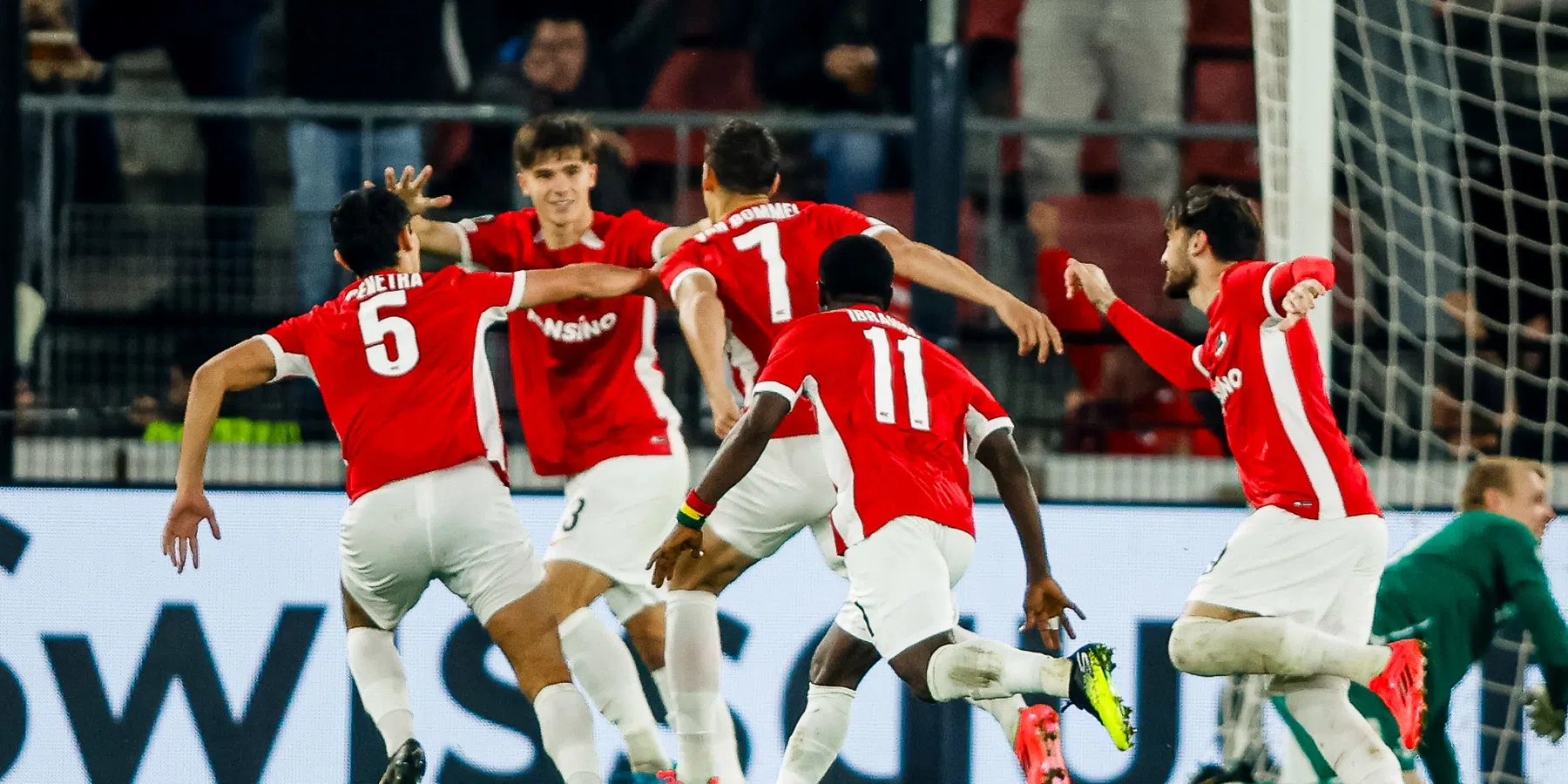 AZ overweegt om belangen te nemen in buitenlandse clubs