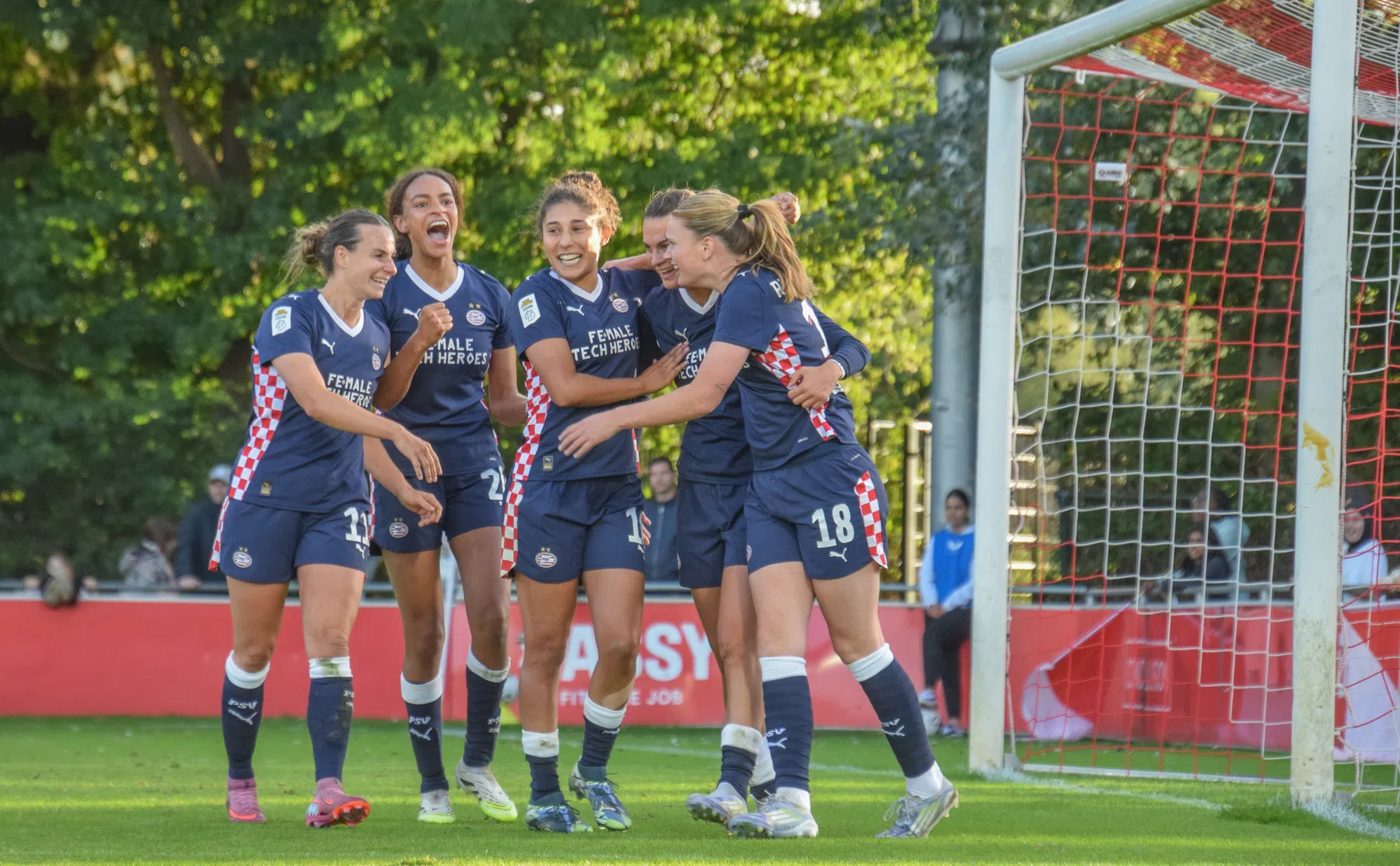 PSV Vrouwen vs FC Minsk: waar kijk je het Europese duel live? | VoetbalNieuws