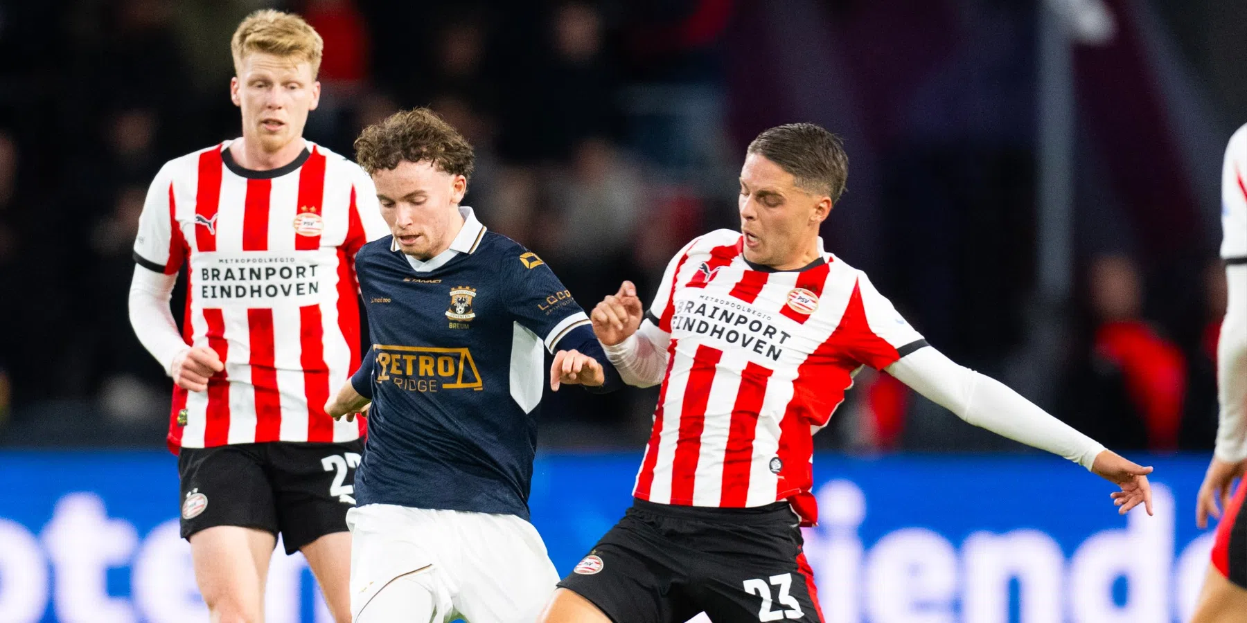 PSV maakt het zichzelf lastig tegen Go Ahead, maar wint van angstgegner