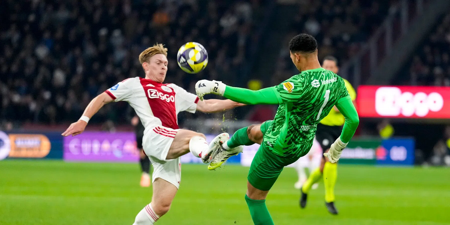 Ajax verliest van effectieve angstgegner AZ, druk onder Heitinga nóg groter