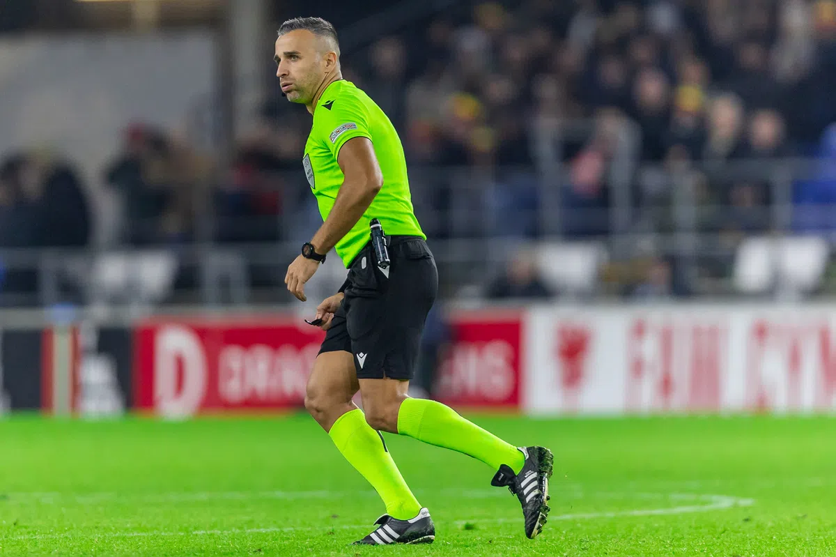 Deze scheidsrechter heeft de leiding over Go Ahead Eagles - Aston Villa