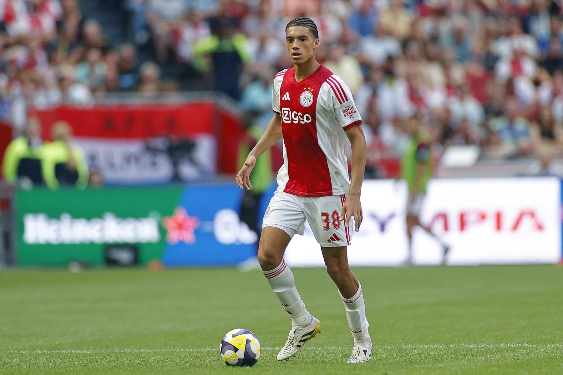 Ajax wil contract Aaron Bouwman snel verlengen | VoetbalNieuws