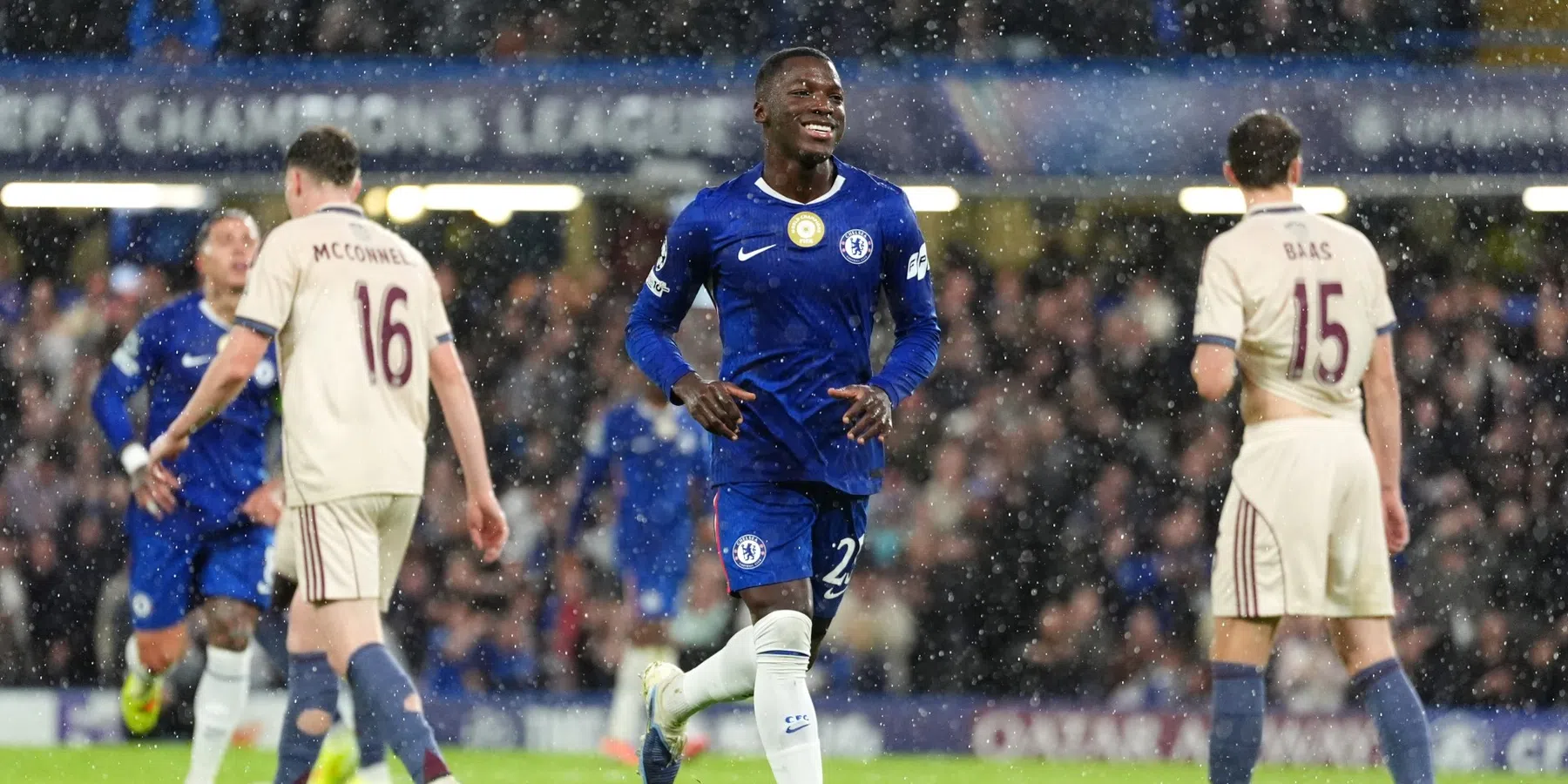 Ajax keihard onderuit tegen Chelsea