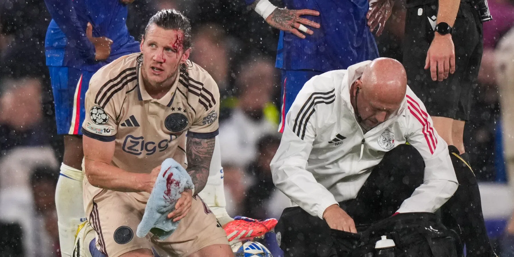 Krankzinnige eerste helft van Ajax maakt de tongen los