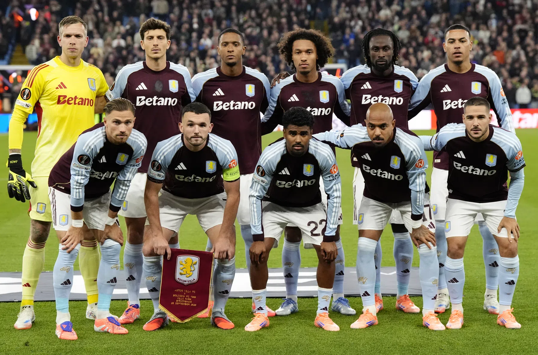 VN: Drie Nederlanders vermoedelijk in basis bij Aston Villa tegen Go Ahead Eagles