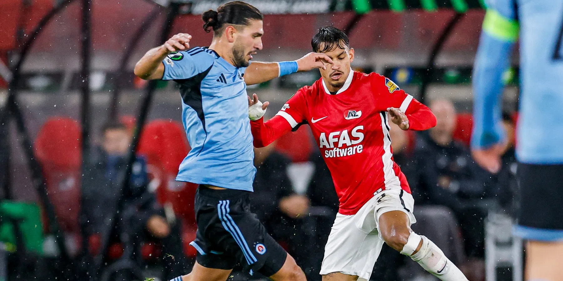 Dominant AZ heeft genoeg aan één goal en boekt eerste Conference League-zege