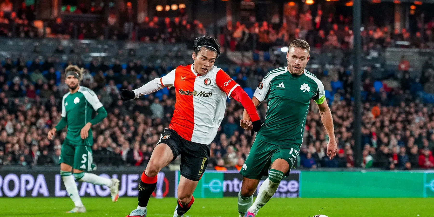Matig Feyenoord boekt belangrijke zege op Panathinaikos in de Europa League
